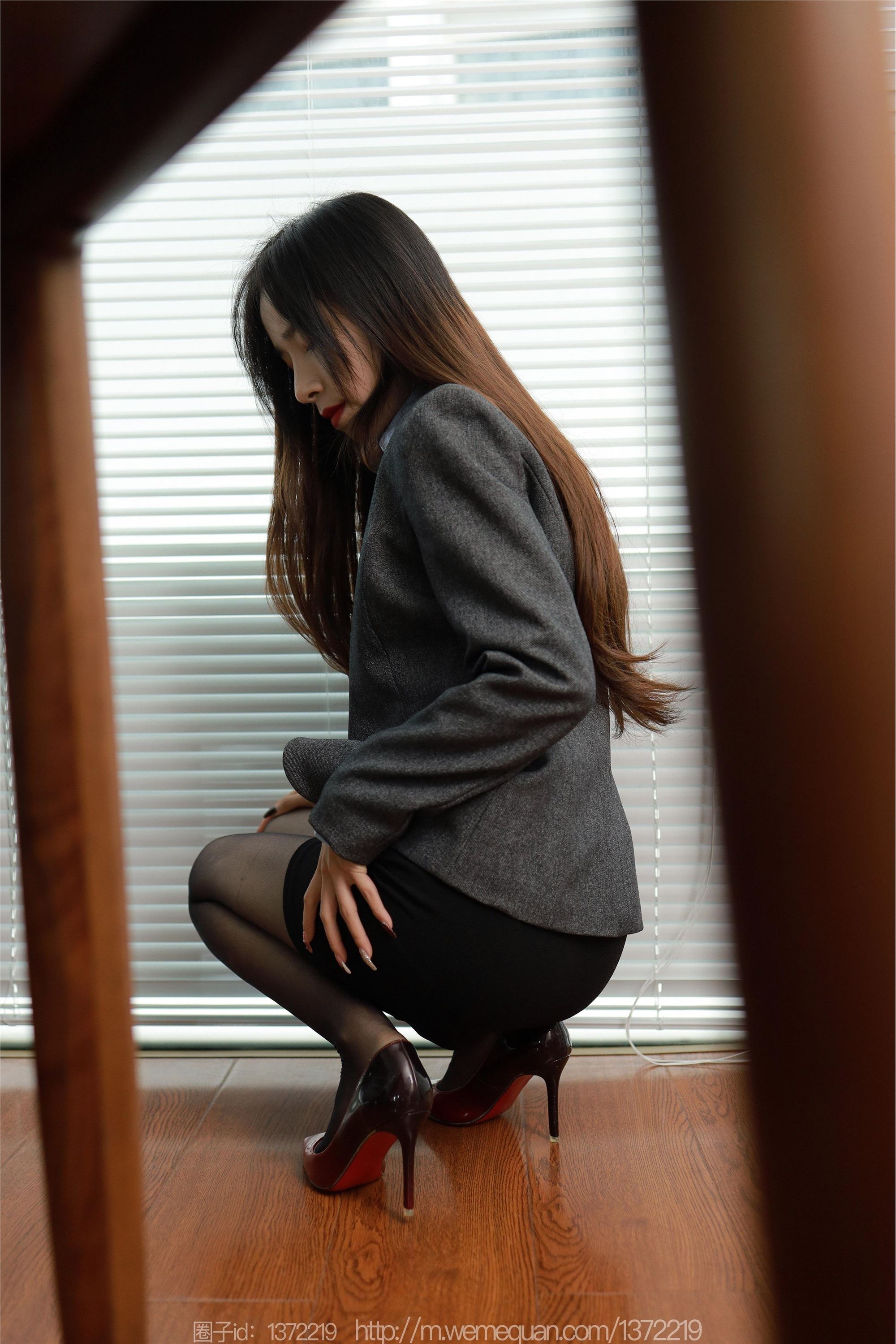 图片[18]-IESS异思趣向期期2023.02.15期丝享家期1362期美子《桌底游戏》-秀人网