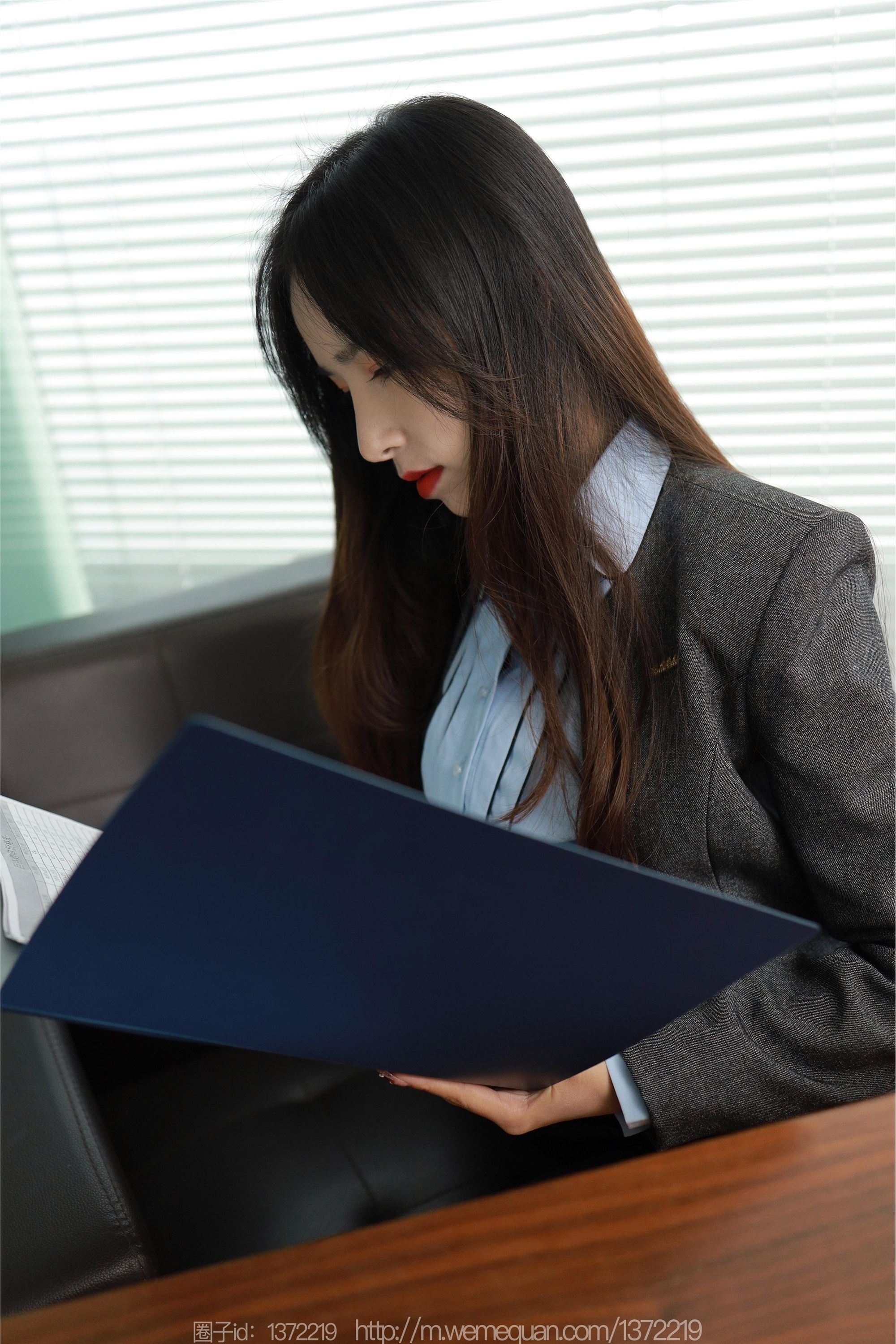 图片[3]-IESS异思趣向期期2023.02.15期丝享家期1362期美子《桌底游戏》-秀人网