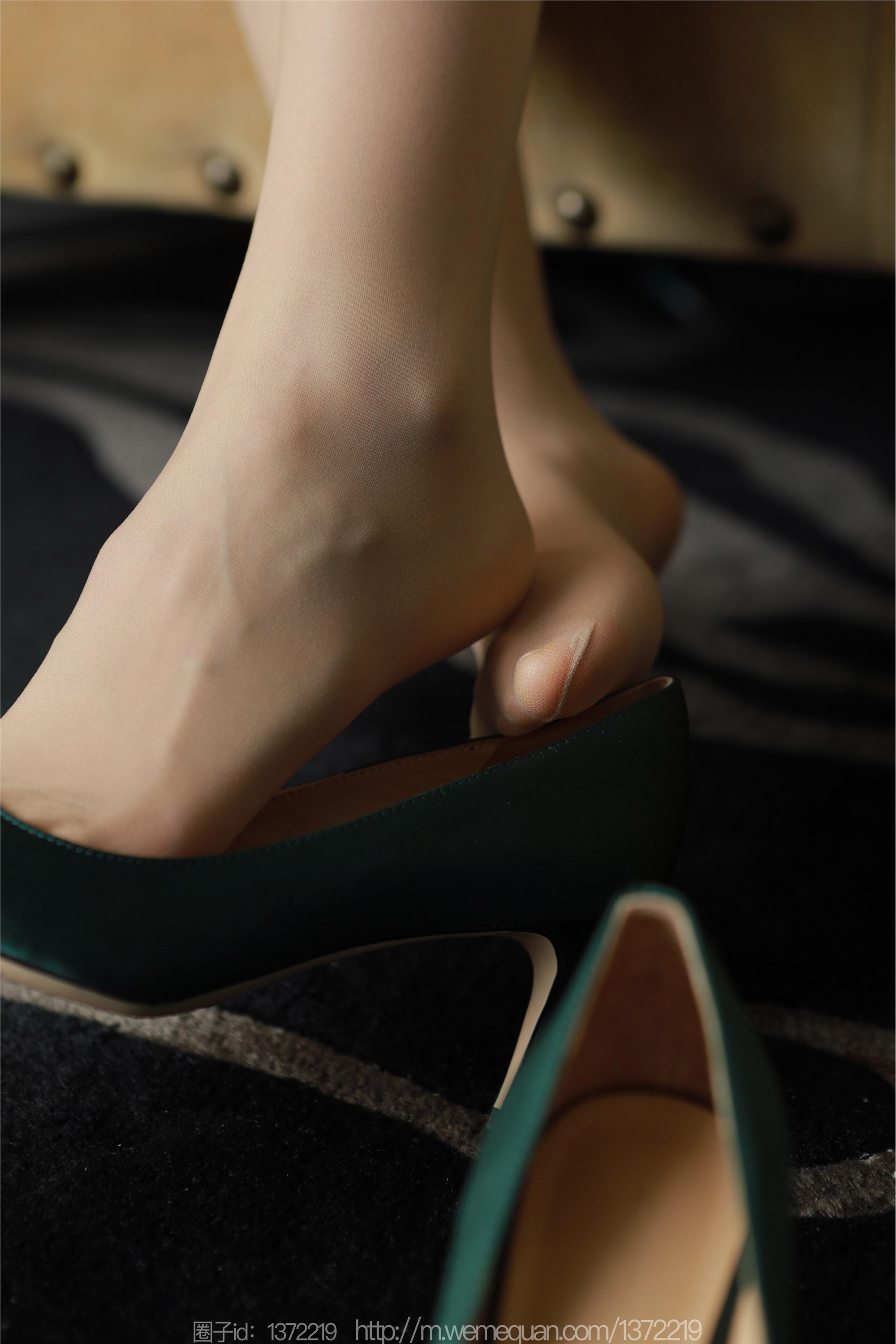 图片[8]-IESS异思趣向期期2023.02.24期丝享家期1371期小金《沙发上的女人》-秀人网