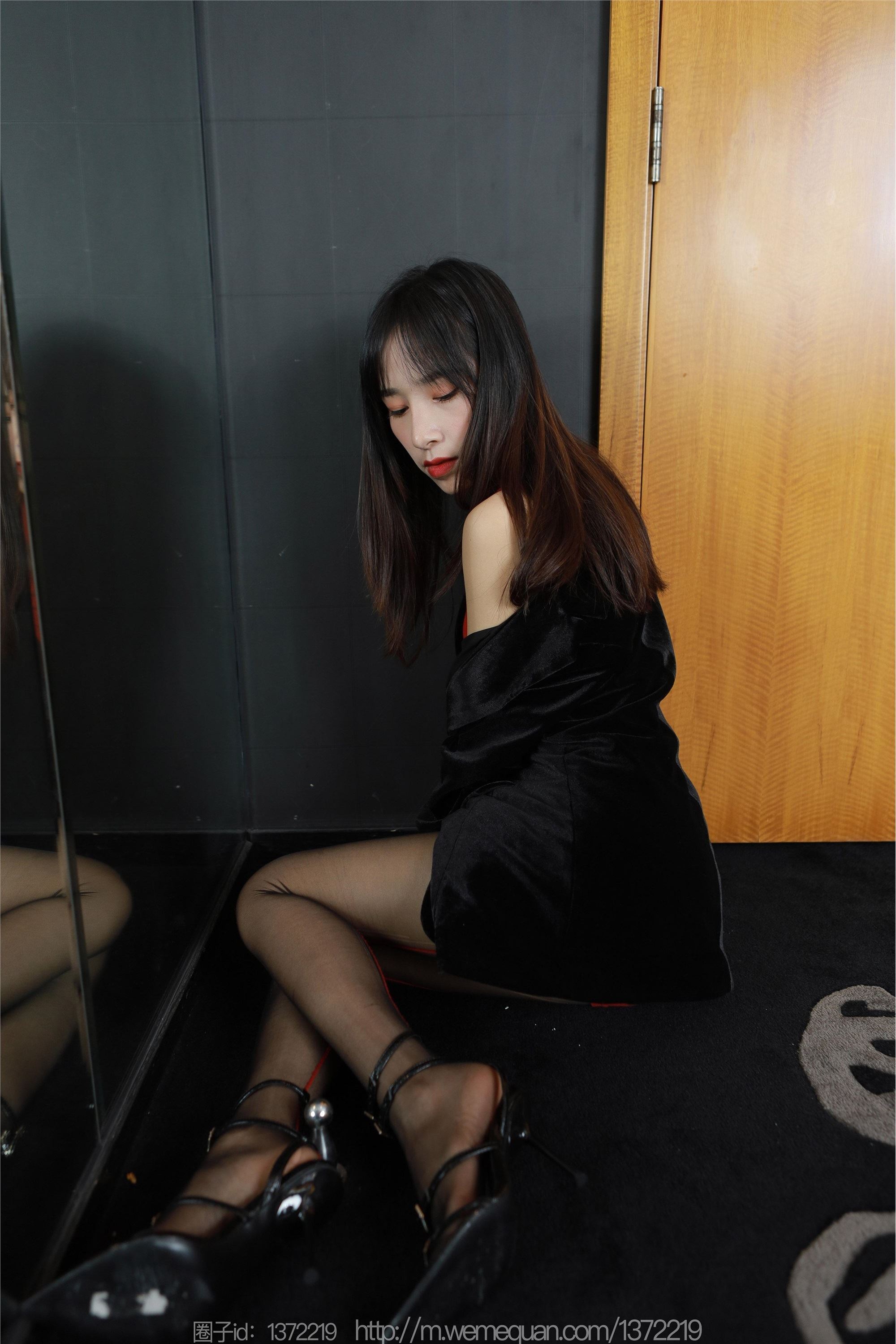 图片[12]-IESS异思趣向期期2023.03.04期丝享家期1380期美子《红色竖线》-秀人网