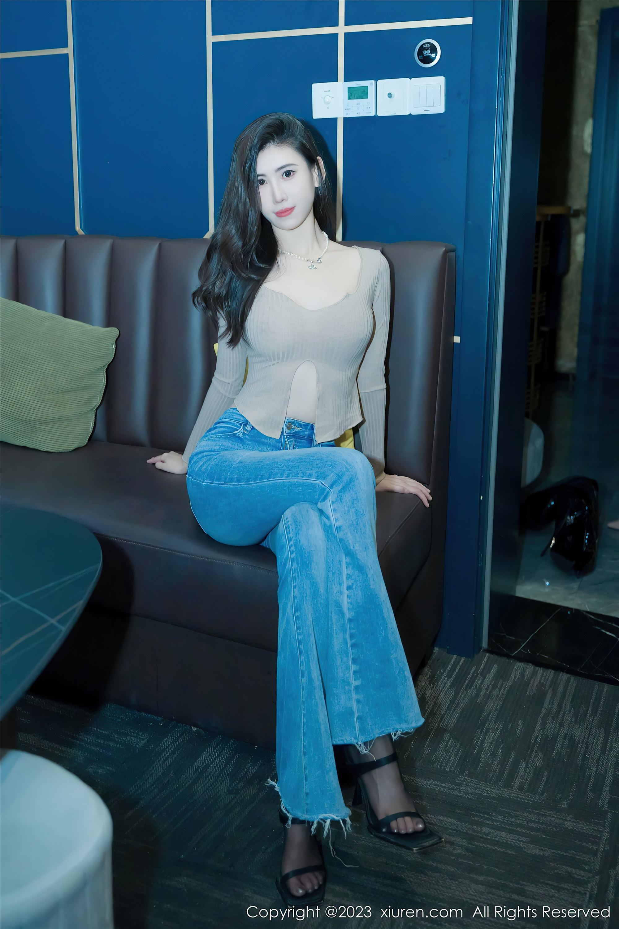 XiuRen秀人网第7041期章芃芃期牛仔裤-套图网