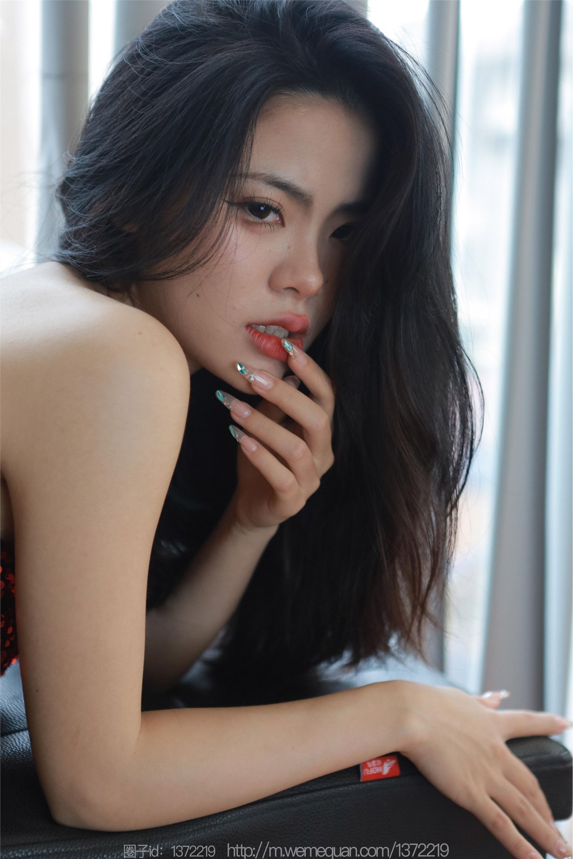 图片[31]-IESS异思趣向期期2023.02.26期丝享家期1373期兔兔《红裙女神（下）》-秀人网