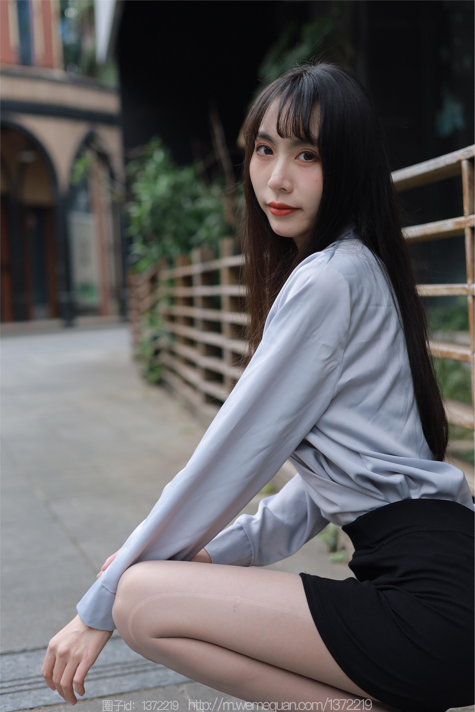 图片[19]-IESS异思趣向期期2023.03.02期丝享家期1378期团团《楼梯上的美人》-秀人网