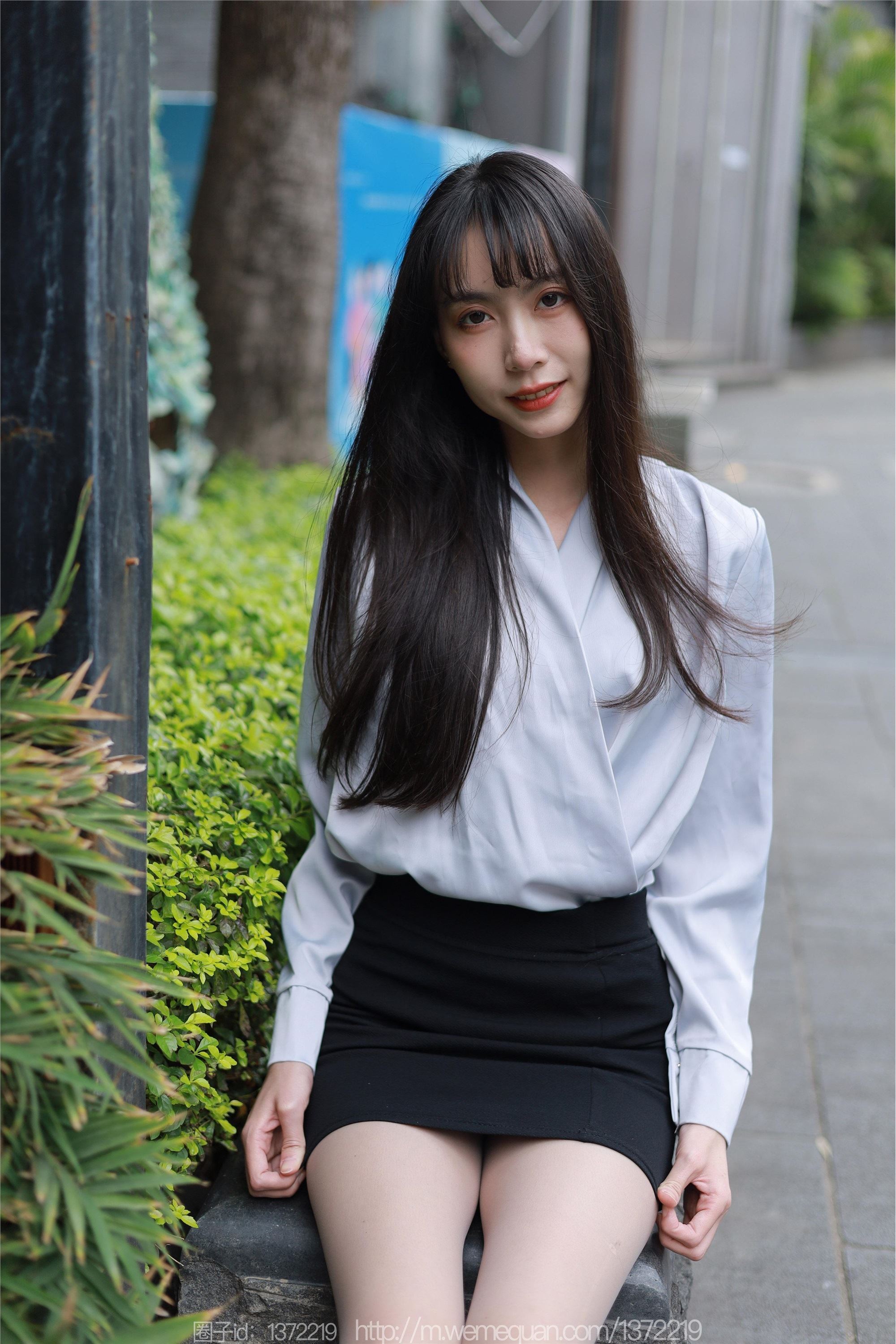 图片[2]-IESS异思趣向期期2023.03.02期丝享家期1378期团团《楼梯上的美人》-秀人网