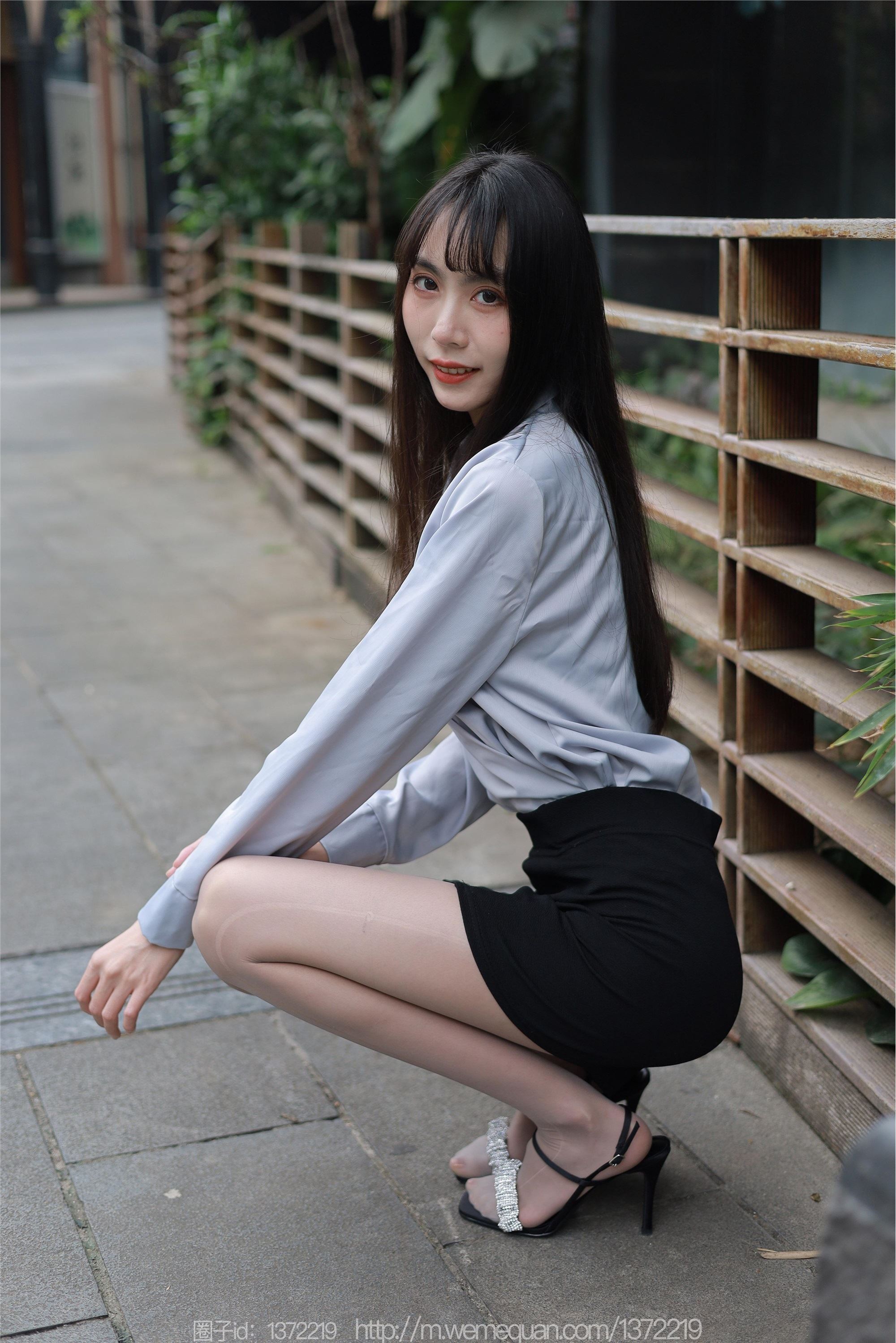 图片[20]-IESS异思趣向期期2023.03.02期丝享家期1378期团团《楼梯上的美人》-秀人网