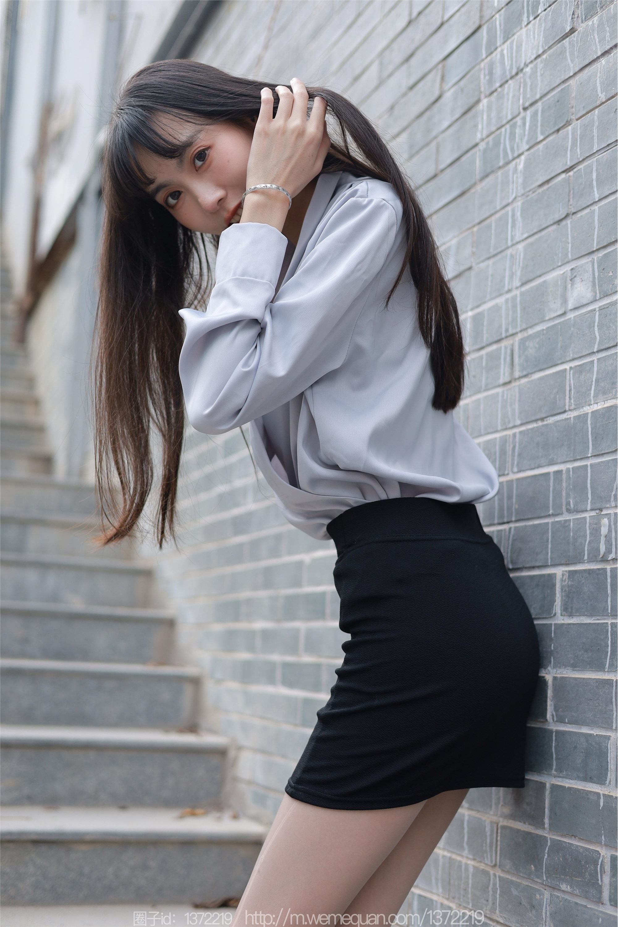 图片[38]-IESS异思趣向期期2023.03.02期丝享家期1378期团团《楼梯上的美人》-秀人网