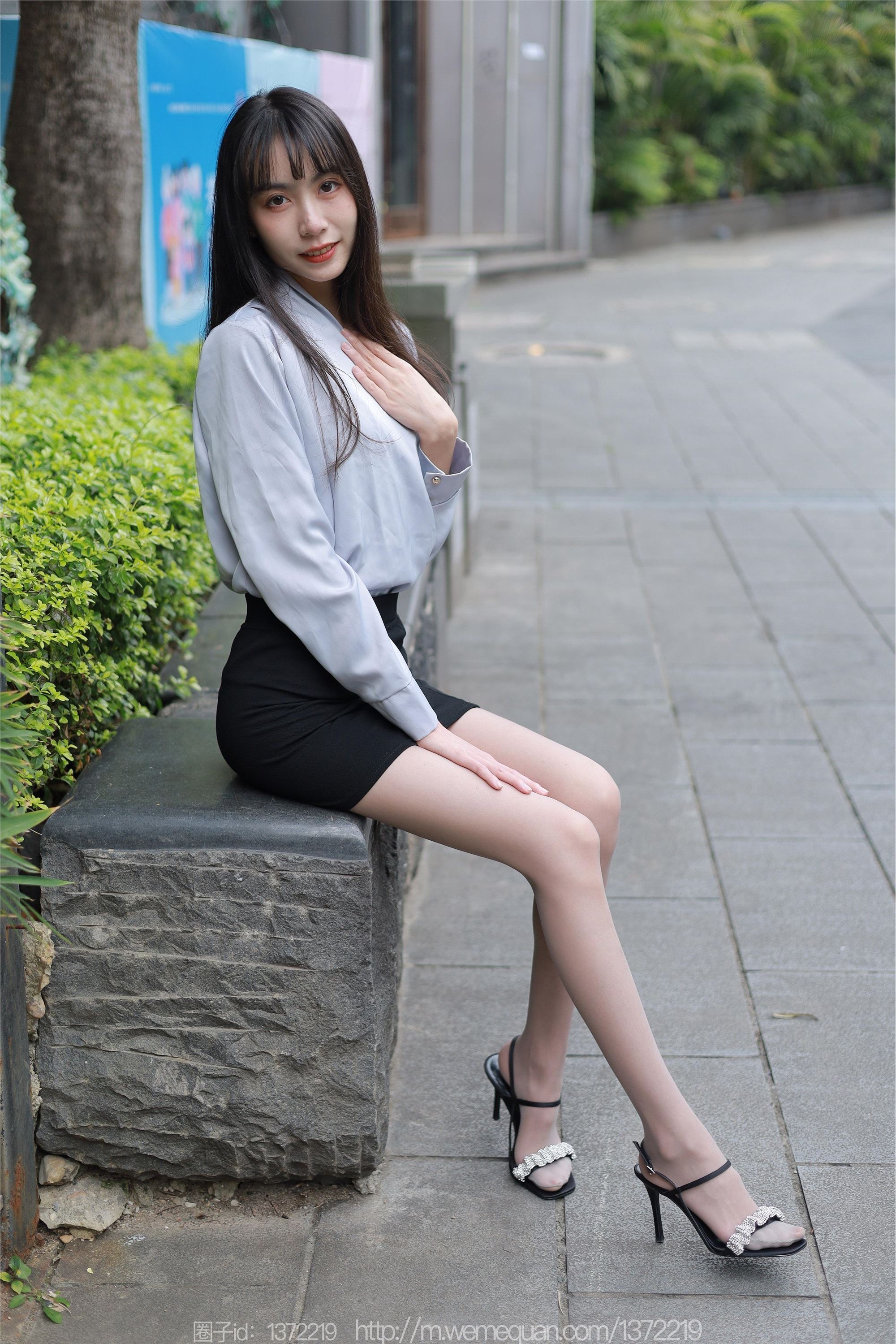 图片[41]-IESS异思趣向期期2023.03.02期丝享家期1378期团团《楼梯上的美人》-秀人网