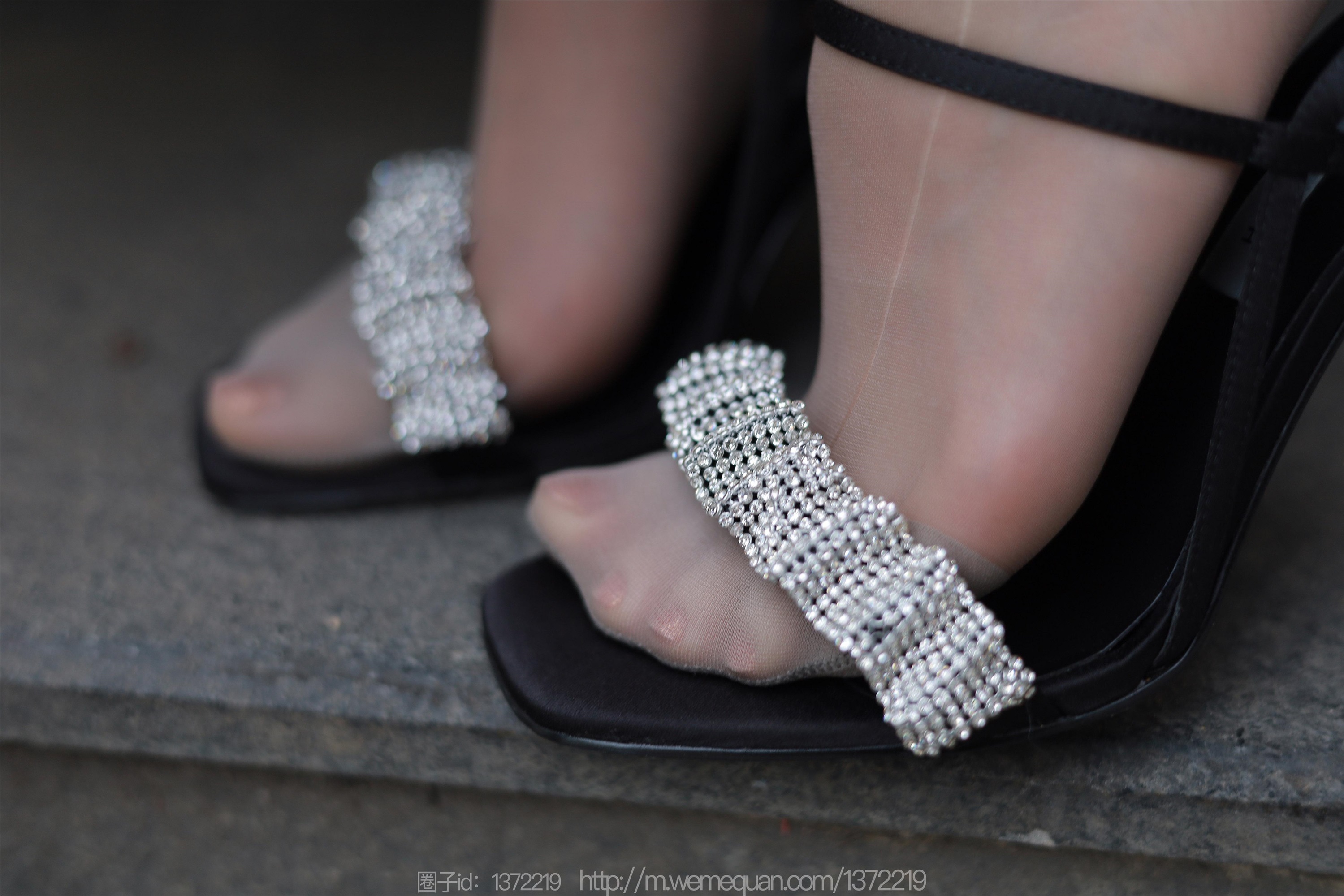 图片[55]-IESS异思趣向期期2023.03.02期丝享家期1378期团团《楼梯上的美人》-秀人网