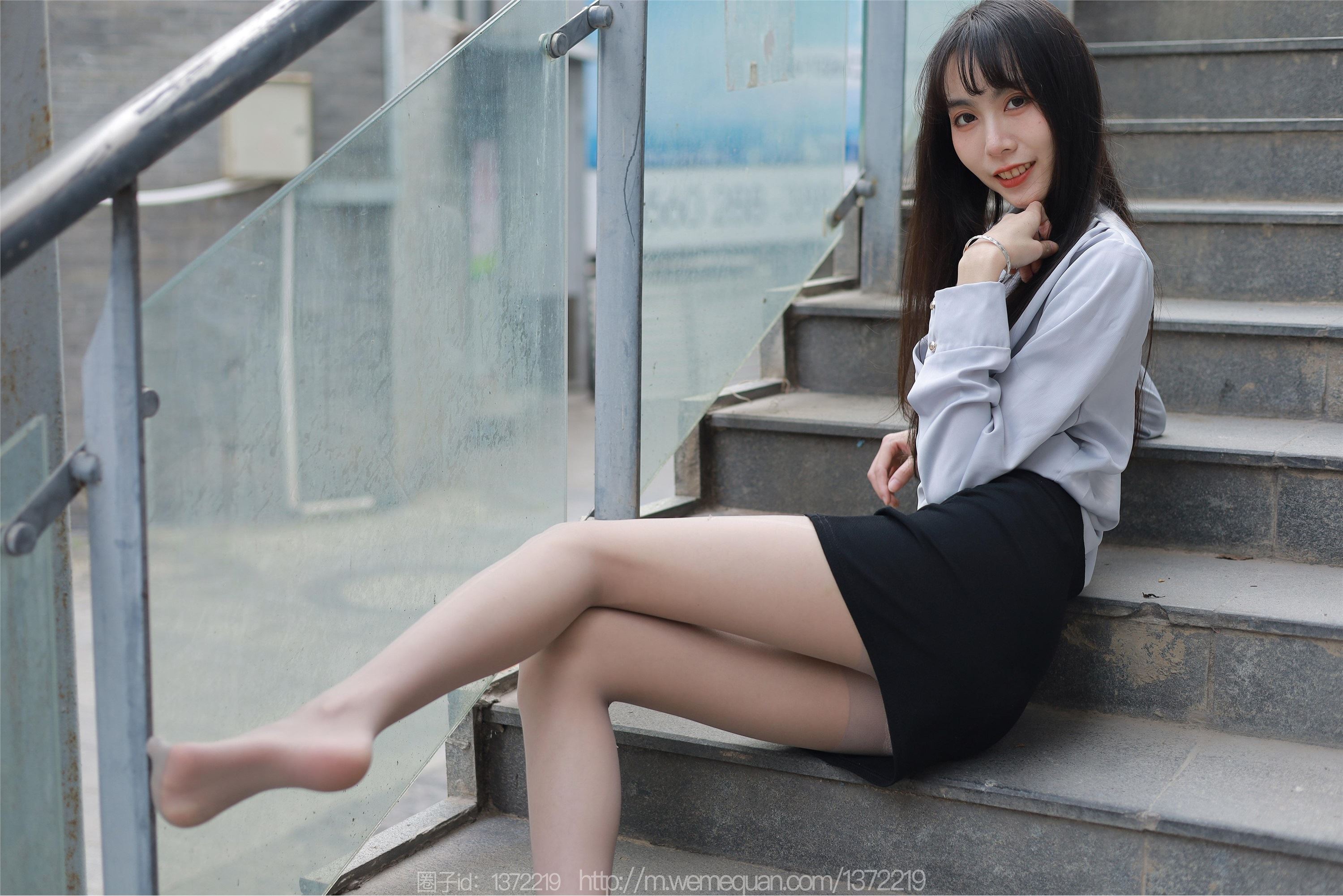 图片[63]-IESS异思趣向期期2023.03.02期丝享家期1378期团团《楼梯上的美人》-秀人网