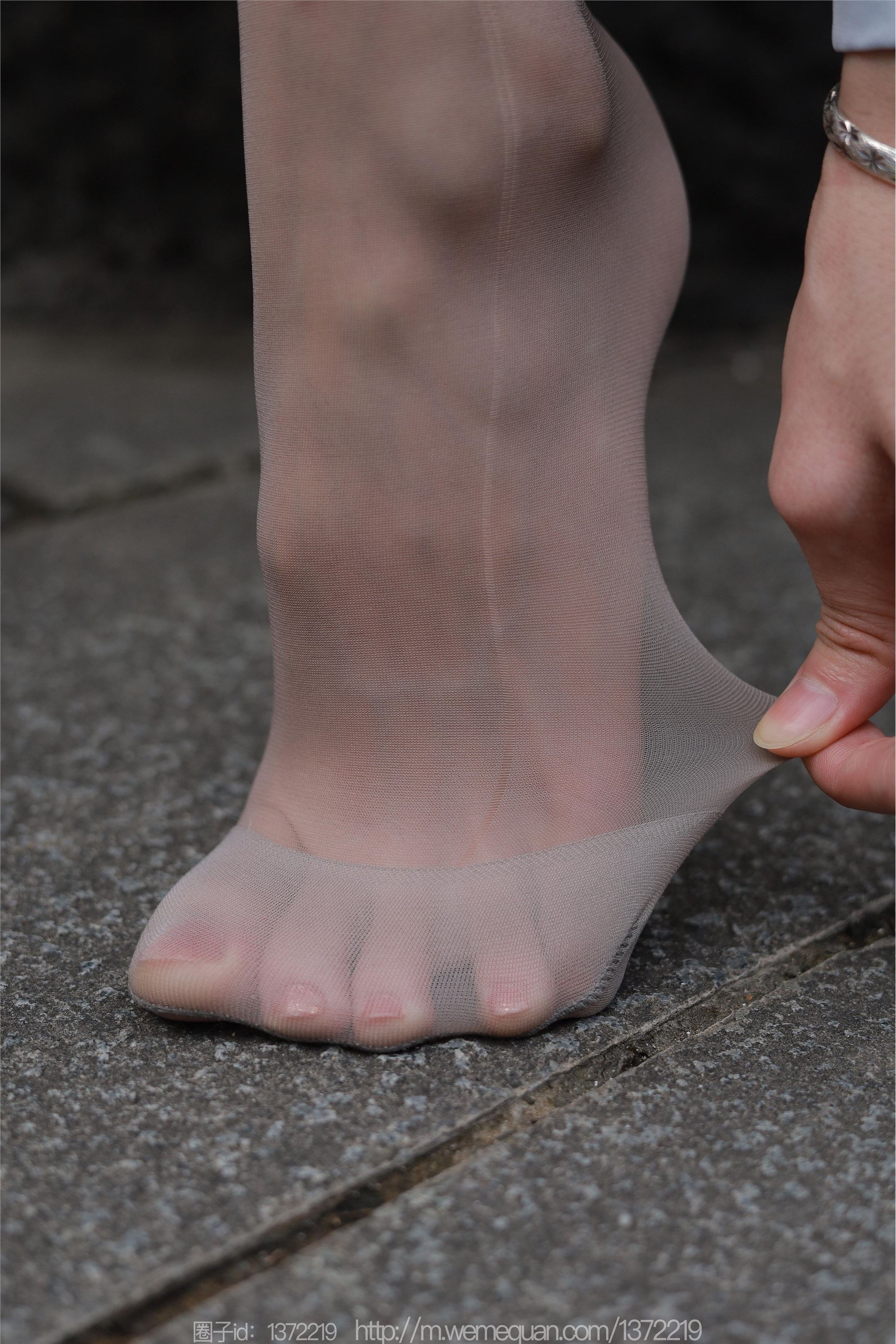 图片[74]-IESS异思趣向期期2023.03.02期丝享家期1378期团团《楼梯上的美人》-秀人网