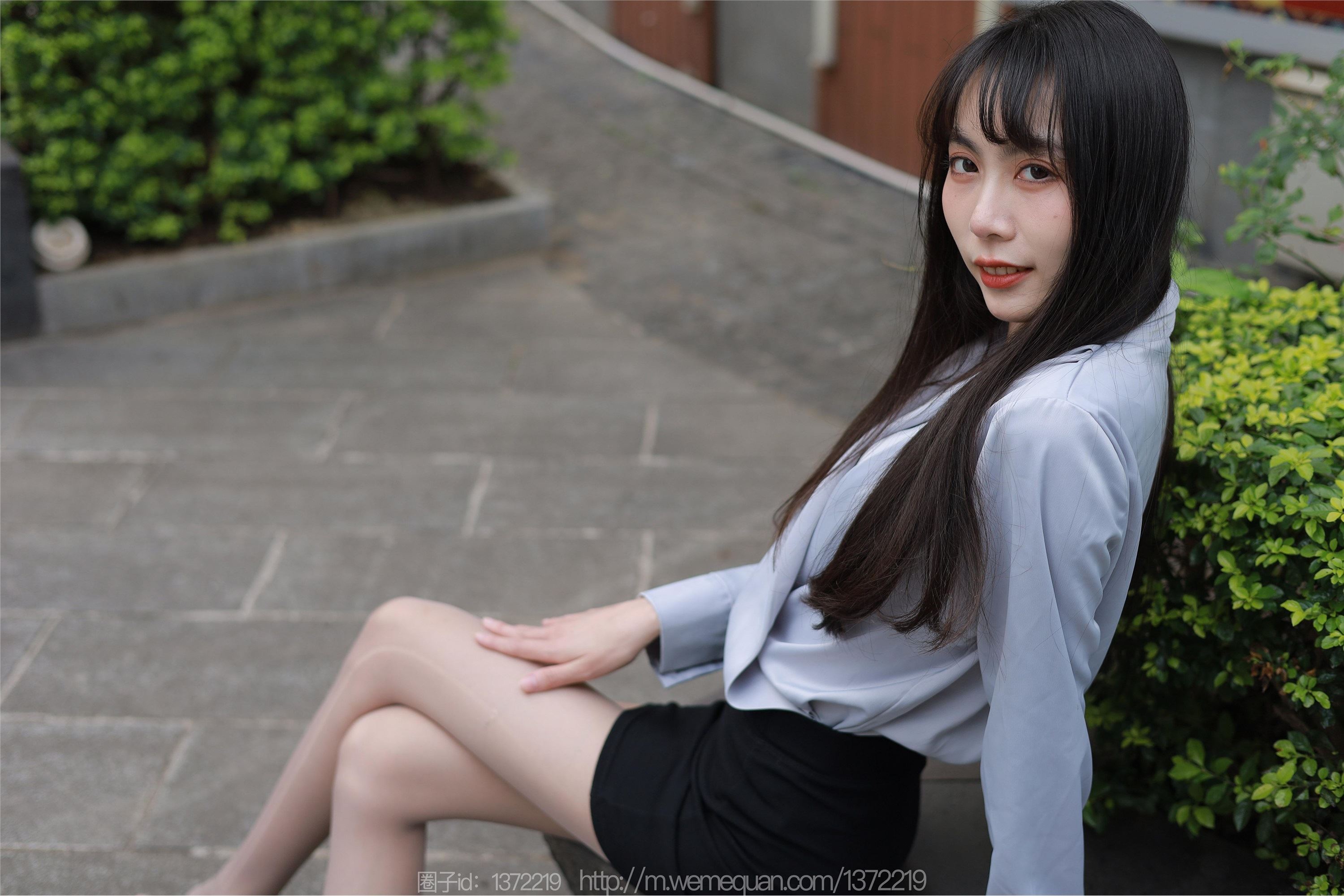 图片[84]-IESS异思趣向期期2023.03.02期丝享家期1378期团团《楼梯上的美人》-秀人网