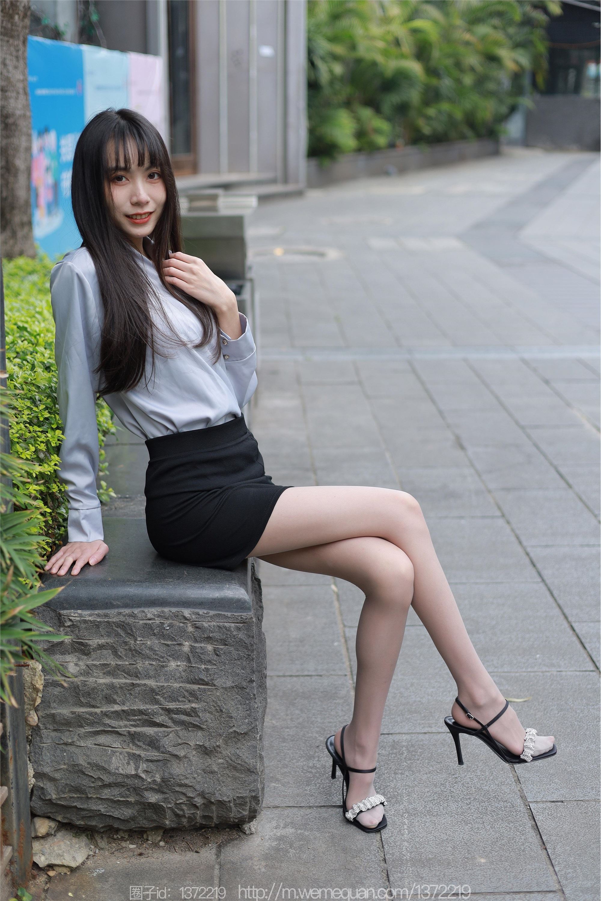 图片[85]-IESS异思趣向期期2023.03.02期丝享家期1378期团团《楼梯上的美人》-秀人网