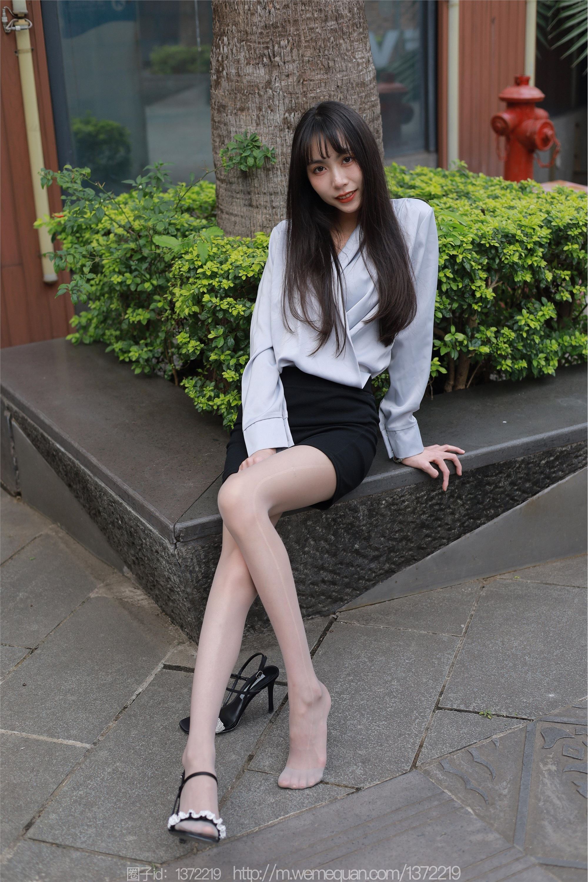 图片[89]-IESS异思趣向期期2023.03.02期丝享家期1378期团团《楼梯上的美人》-秀人网