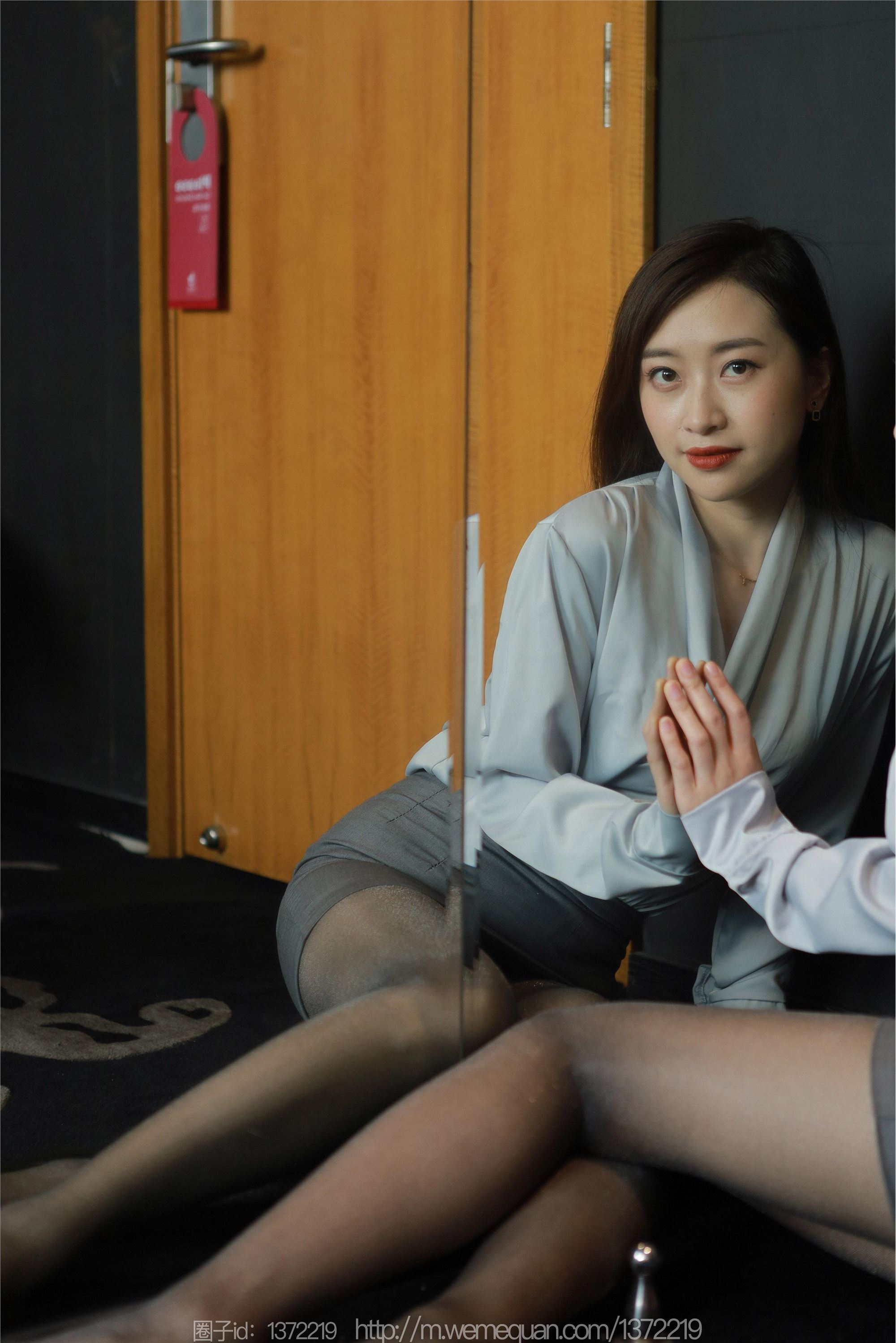 图片[24]-IESS异思趣向期期2023.03.08期丝享家期1384期小婕《灰裙亮丝》-秀人网