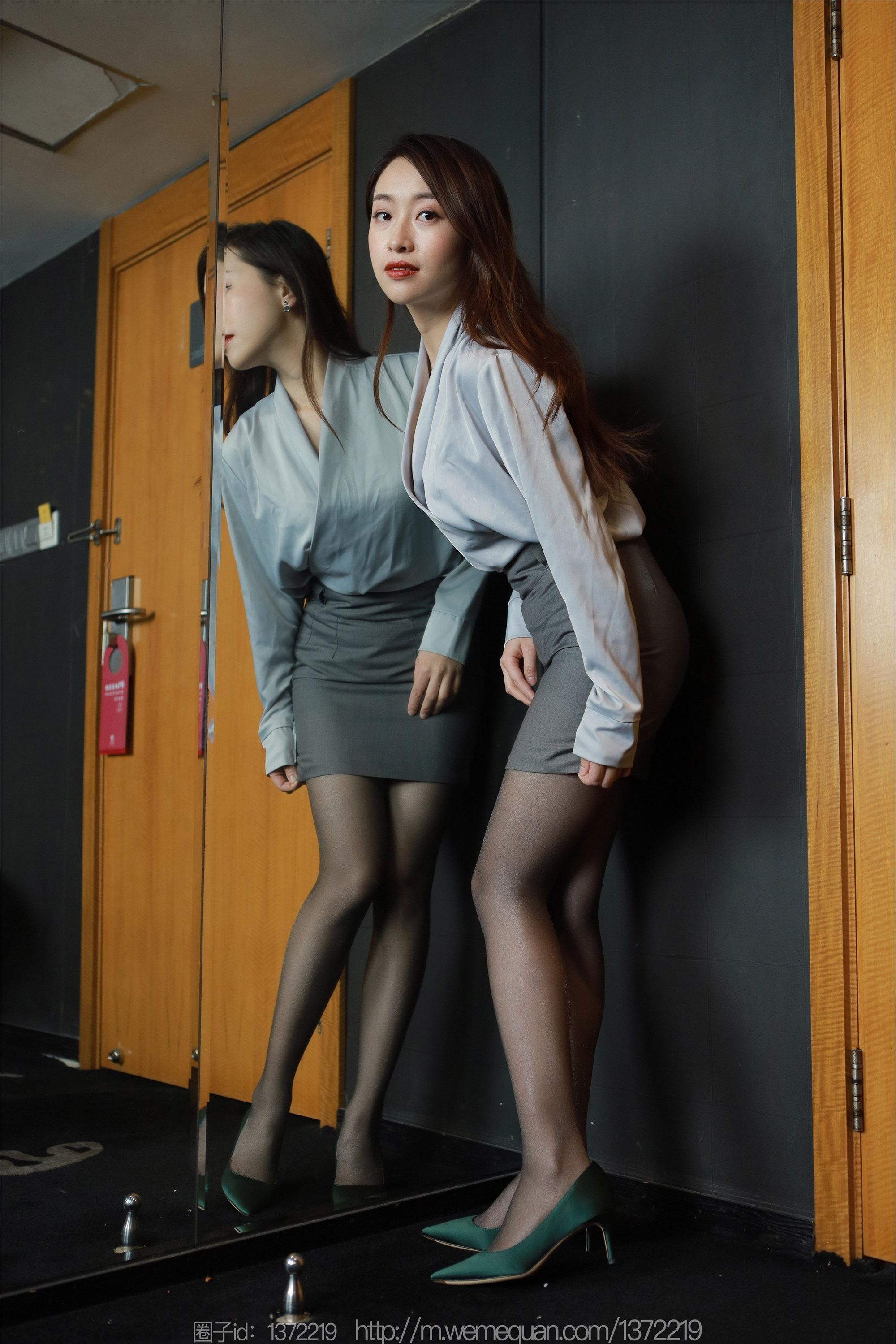 图片[4]-IESS异思趣向期期2023.03.08期丝享家期1384期小婕《灰裙亮丝》-秀人网
