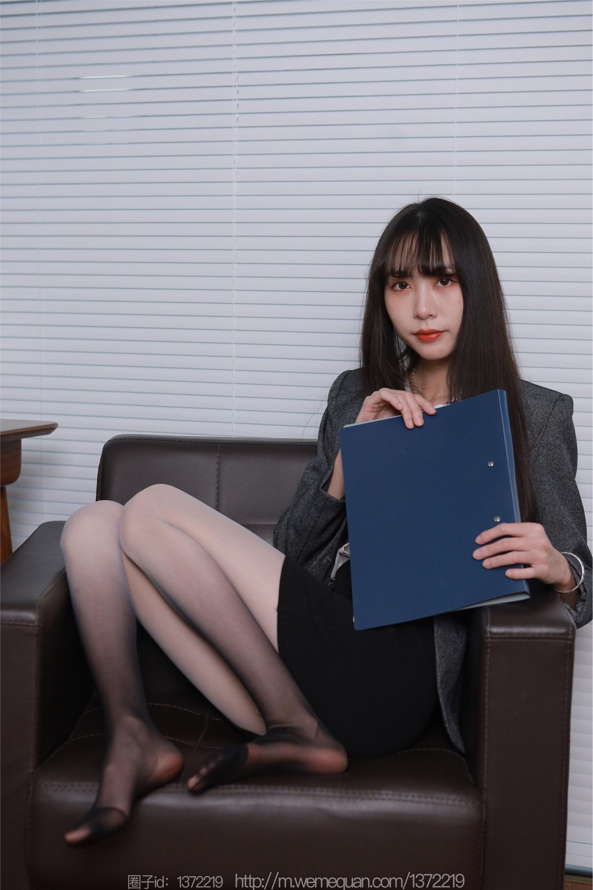 图片[18]-IESS异思趣向期期2023.03.12期丝享家期1388期团团《黑白灰渐变》-秀人网