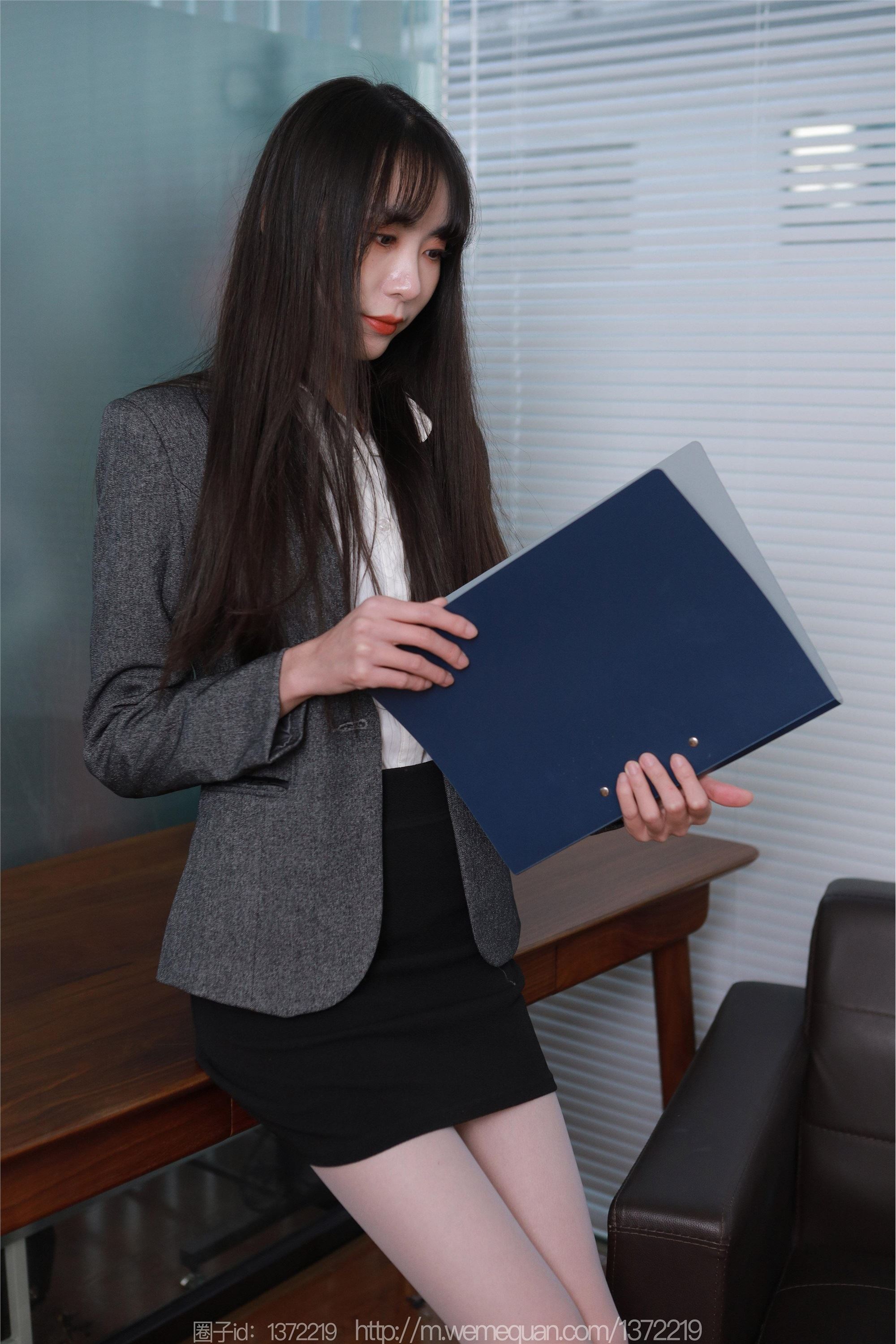 图片[30]-IESS异思趣向期期2023.03.12期丝享家期1388期团团《黑白灰渐变》-秀人网