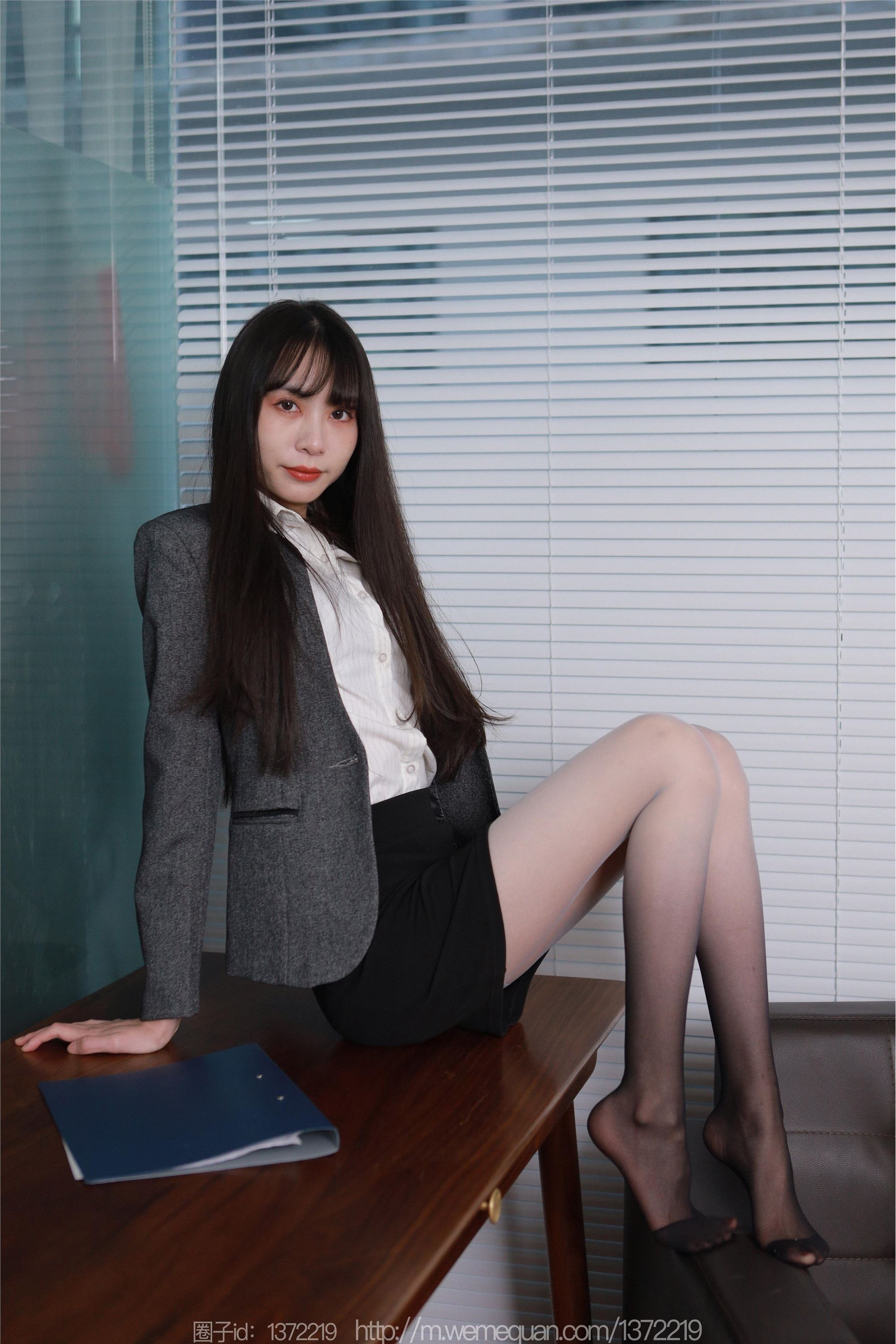 图片[44]-IESS异思趣向期期2023.03.12期丝享家期1388期团团《黑白灰渐变》-秀人网