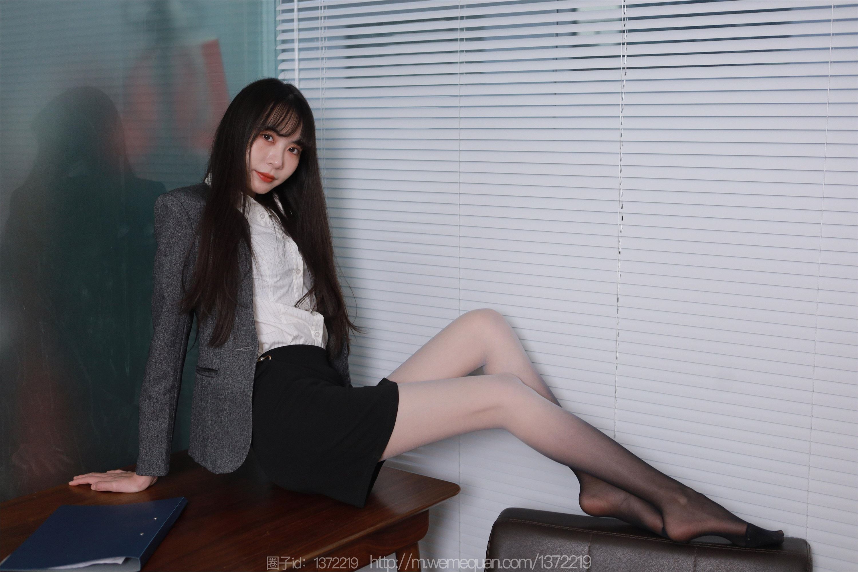 图片[55]-IESS异思趣向期期2023.03.12期丝享家期1388期团团《黑白灰渐变》-秀人网