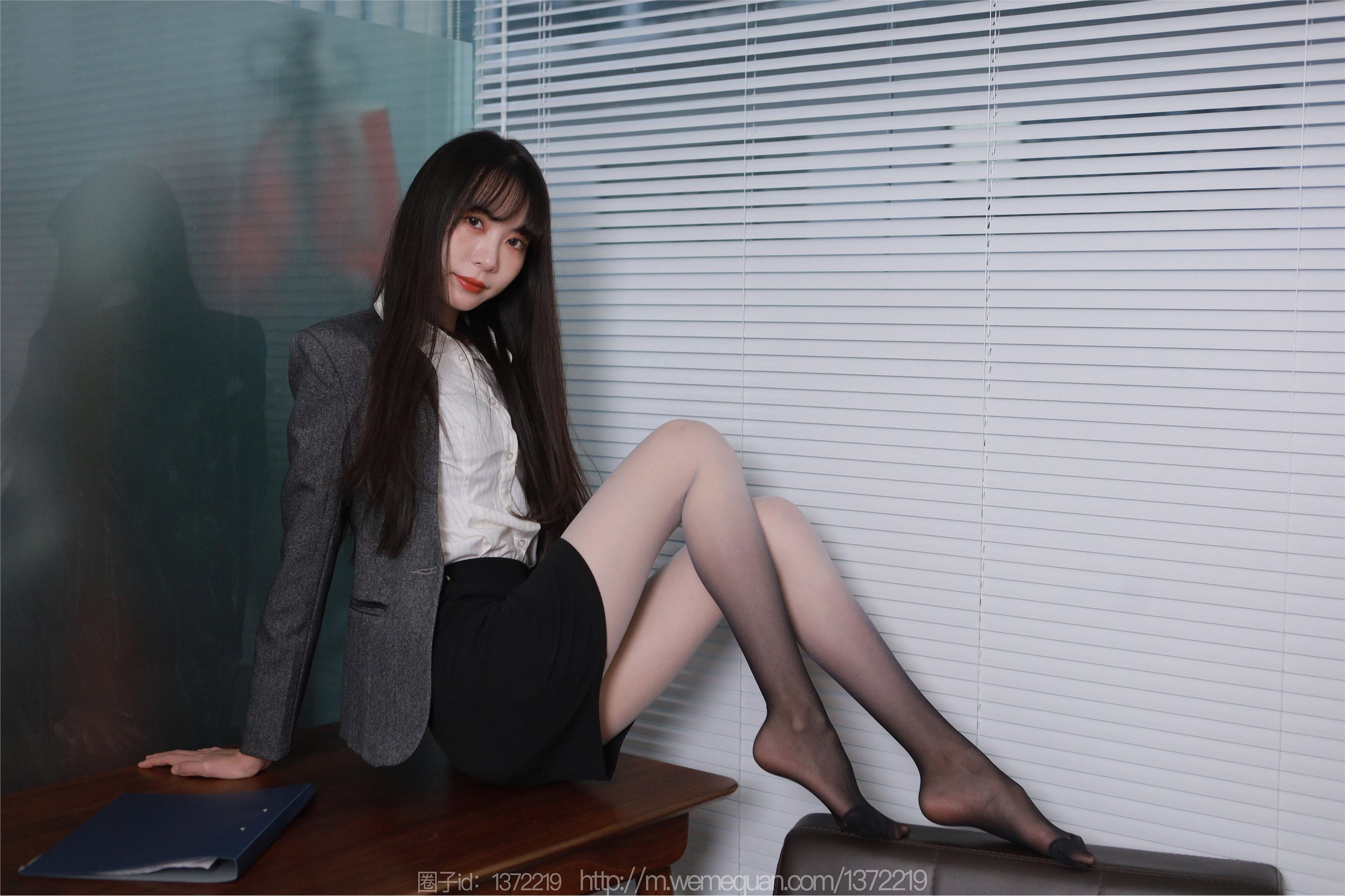 图片[56]-IESS异思趣向期期2023.03.12期丝享家期1388期团团《黑白灰渐变》-秀人网