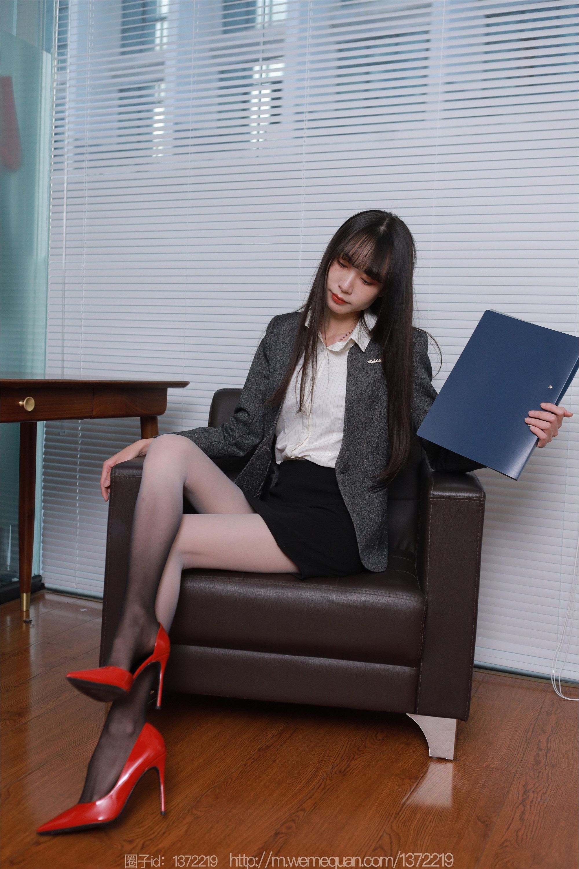 图片[7]-IESS异思趣向期期2023.03.12期丝享家期1388期团团《黑白灰渐变》-秀人网