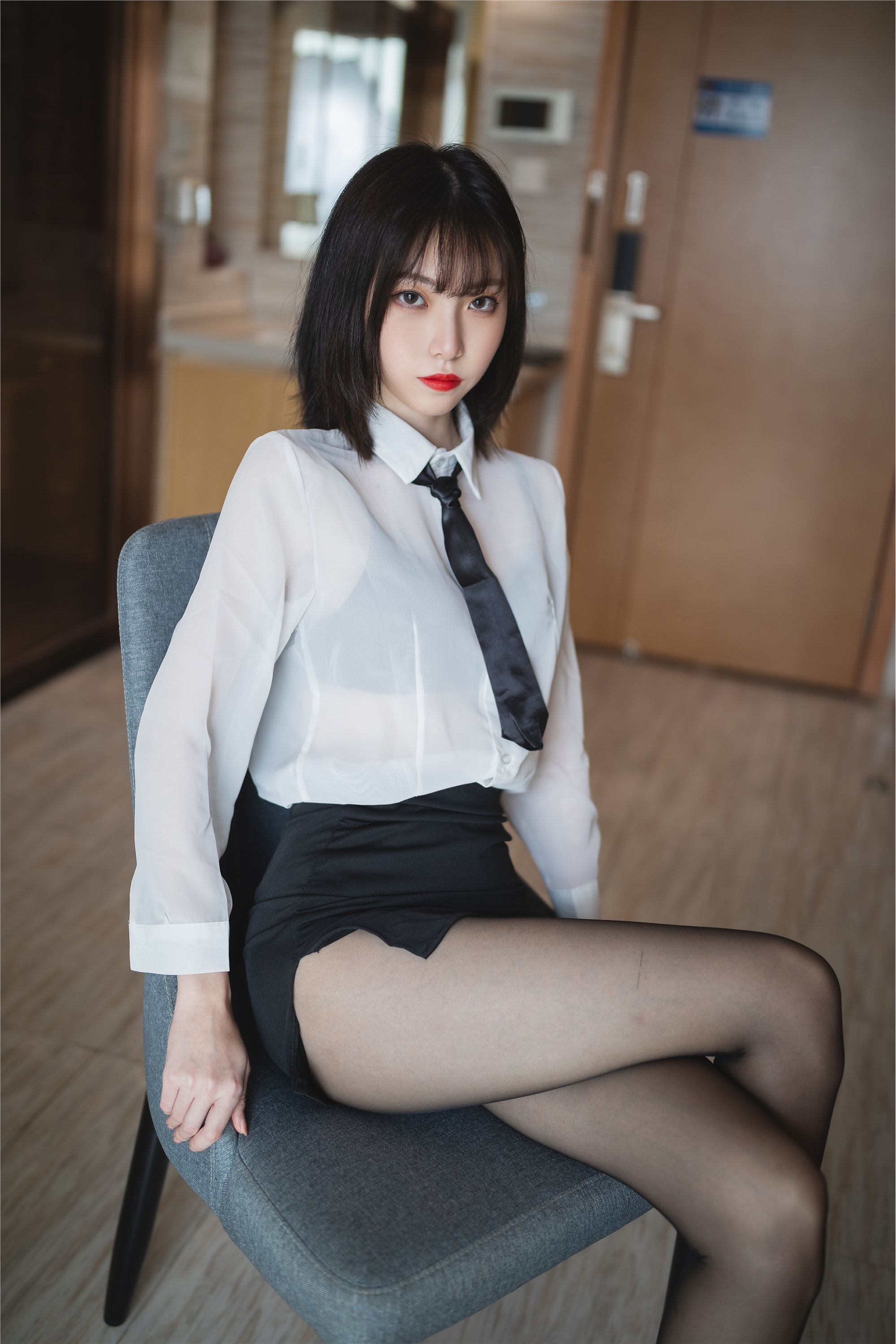 图片[2]-许岚LAN期-期N第004期制服OL-秀人网