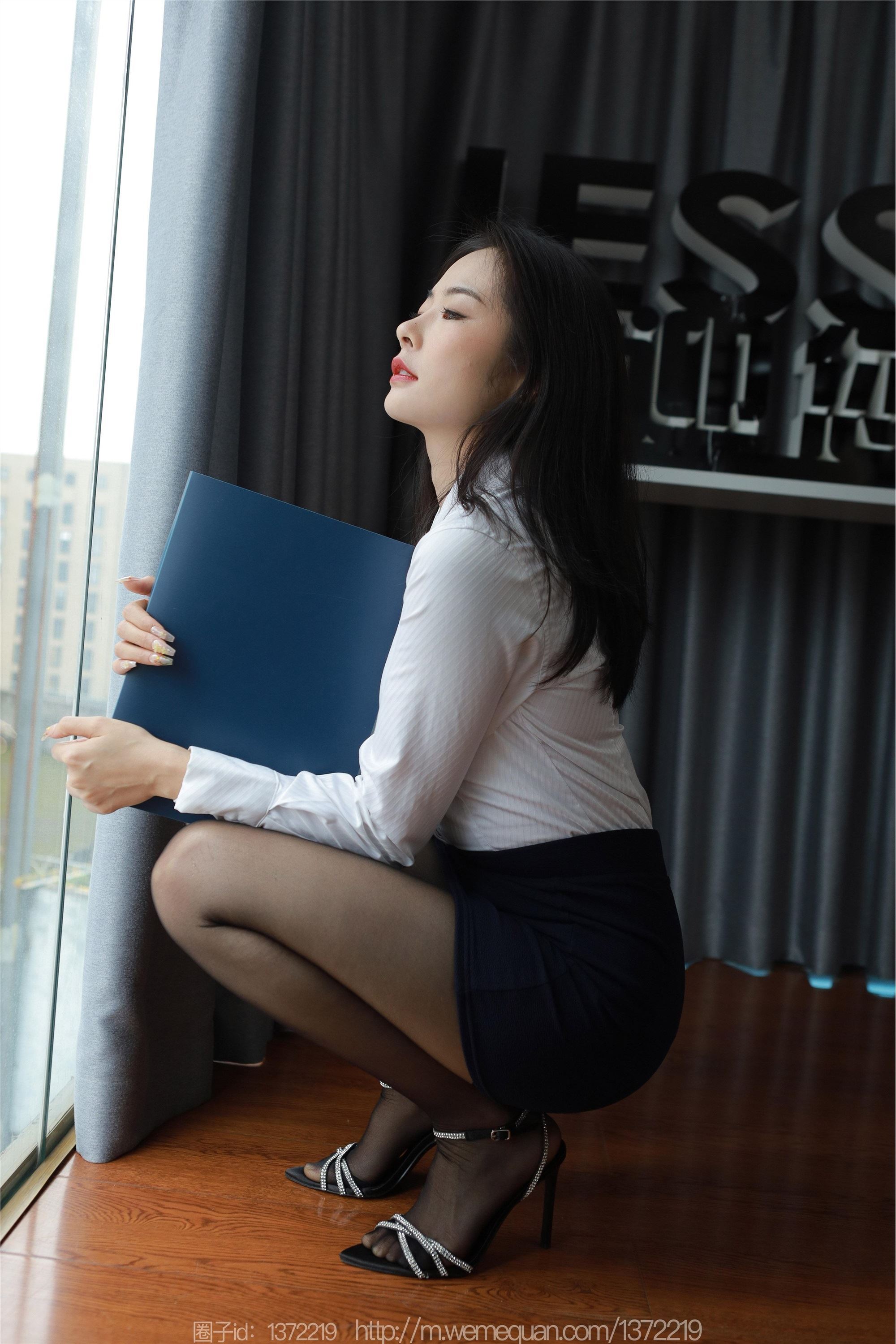 图片[14]-IESS异思趣向期期2023.03.15期丝享家期1391期小金《落地窗制服》-秀人网