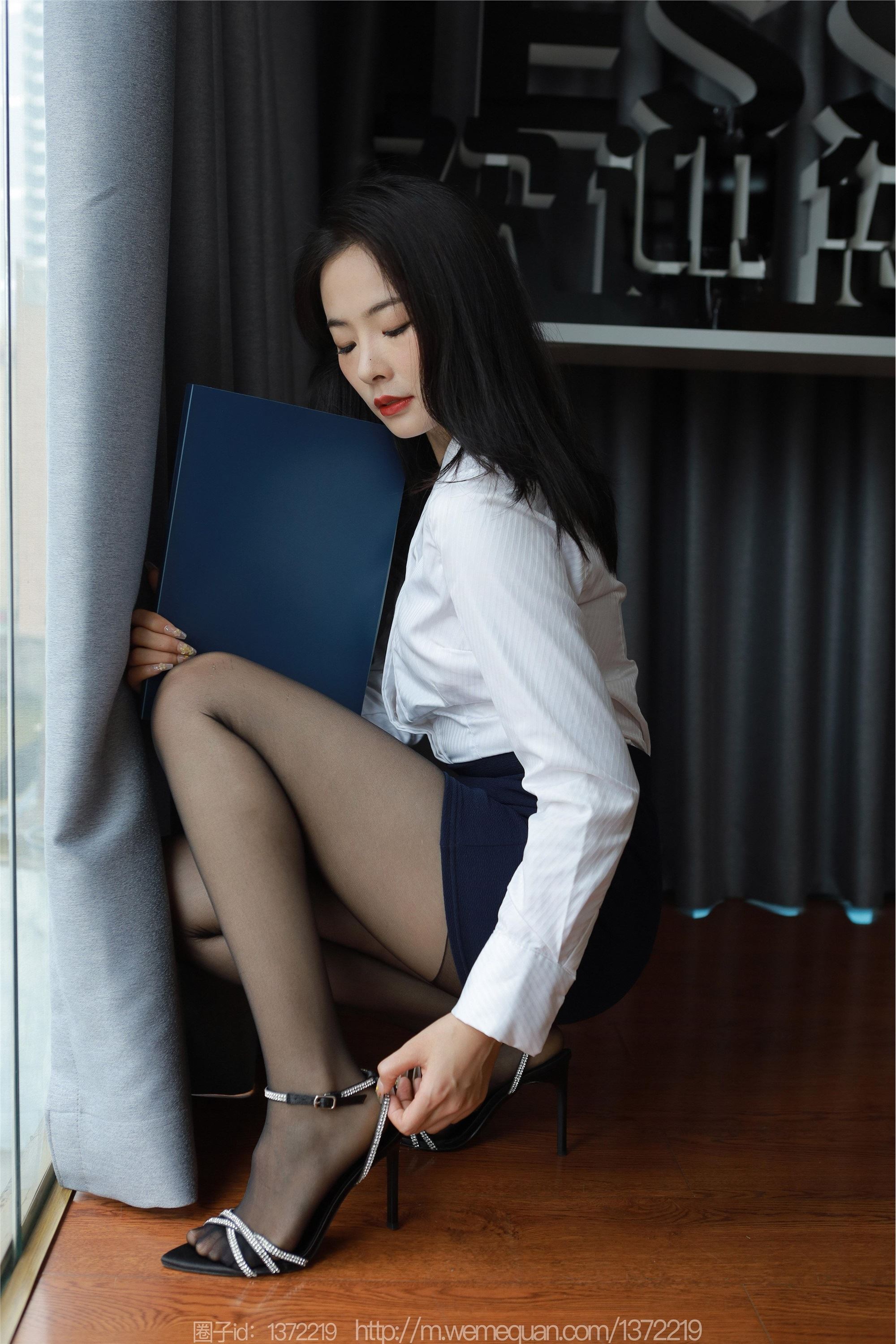 图片[17]-IESS异思趣向期期2023.03.15期丝享家期1391期小金《落地窗制服》-秀人网