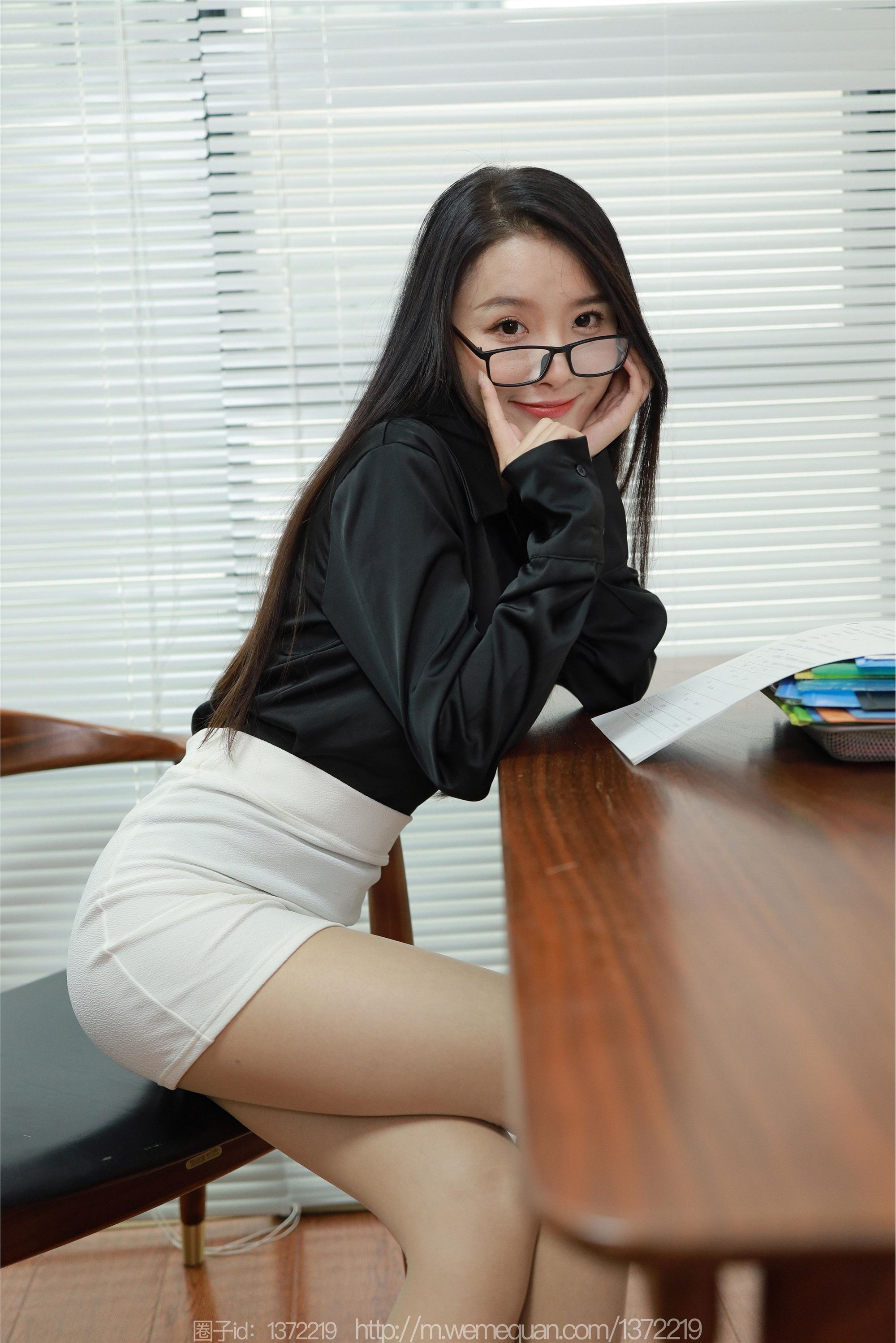 图片[7]-IESS异思趣向期期2023.03.19期丝享家期1395期婉萍《飞机最快，眼镜最坏》-秀人网