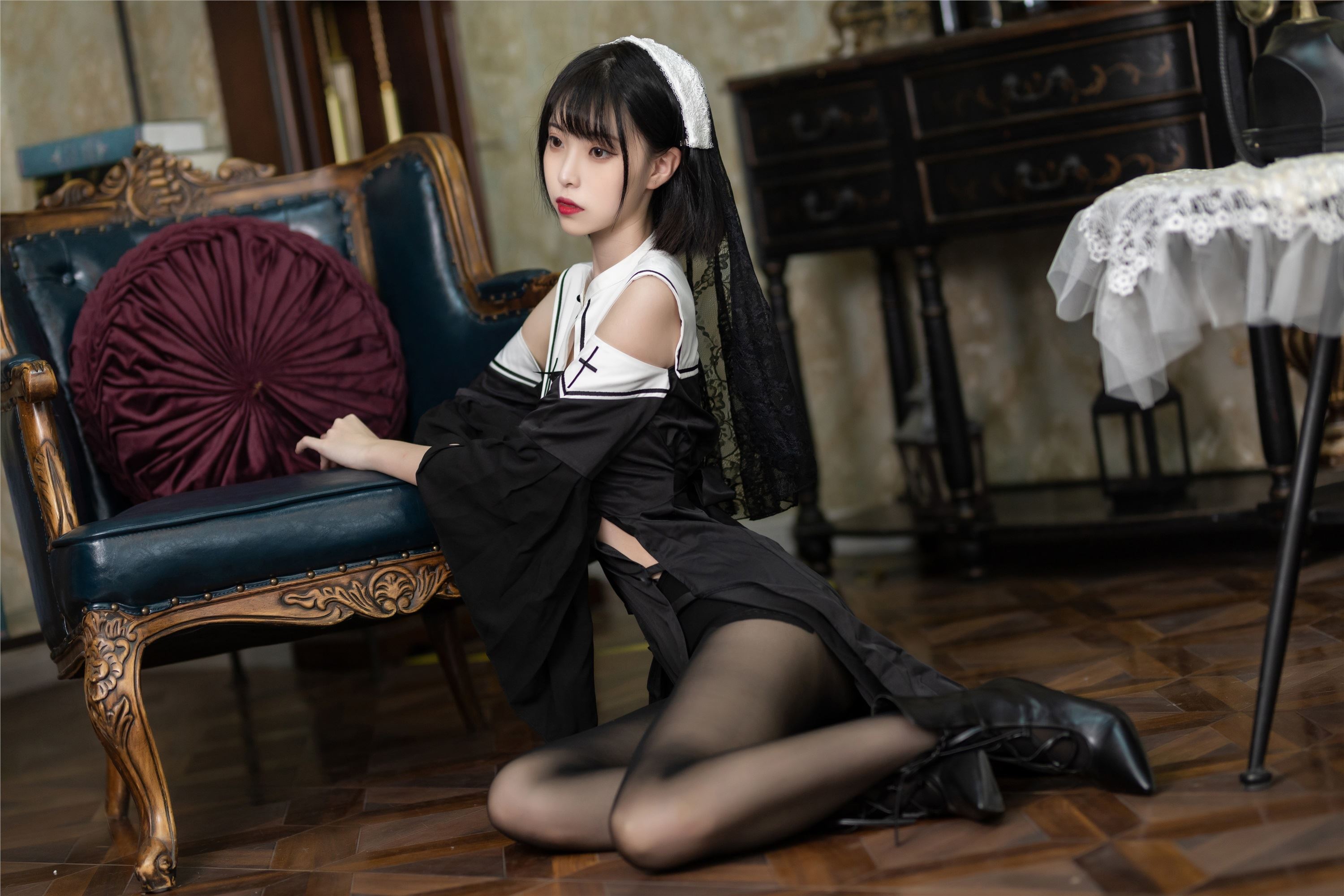 图片[15]-许岚LAN期-期N第016期暗黑修女-秀人网