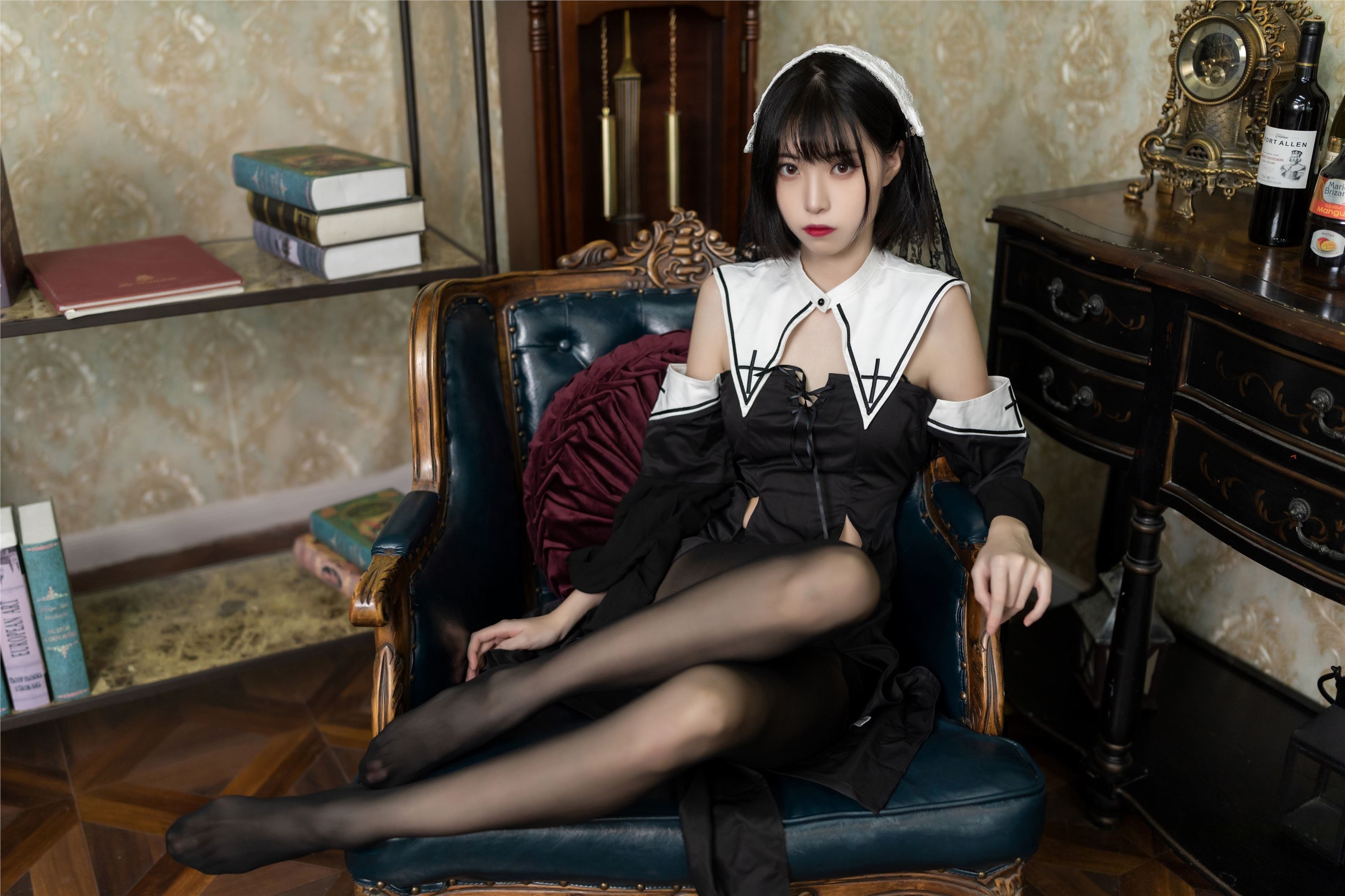 图片[23]-许岚LAN期-期N第016期暗黑修女-秀人网