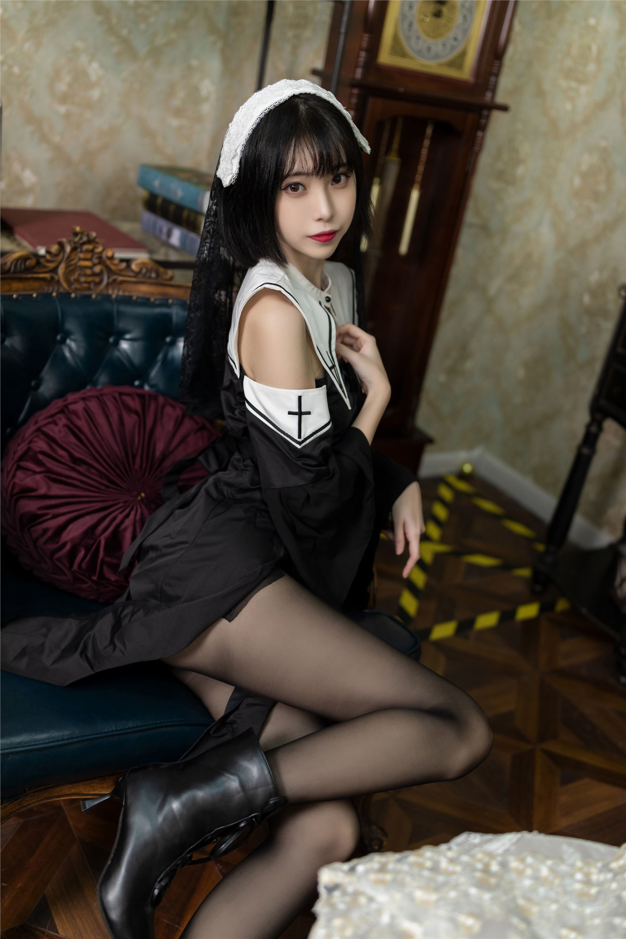 图片[38]-许岚LAN期-期N第016期暗黑修女-秀人网