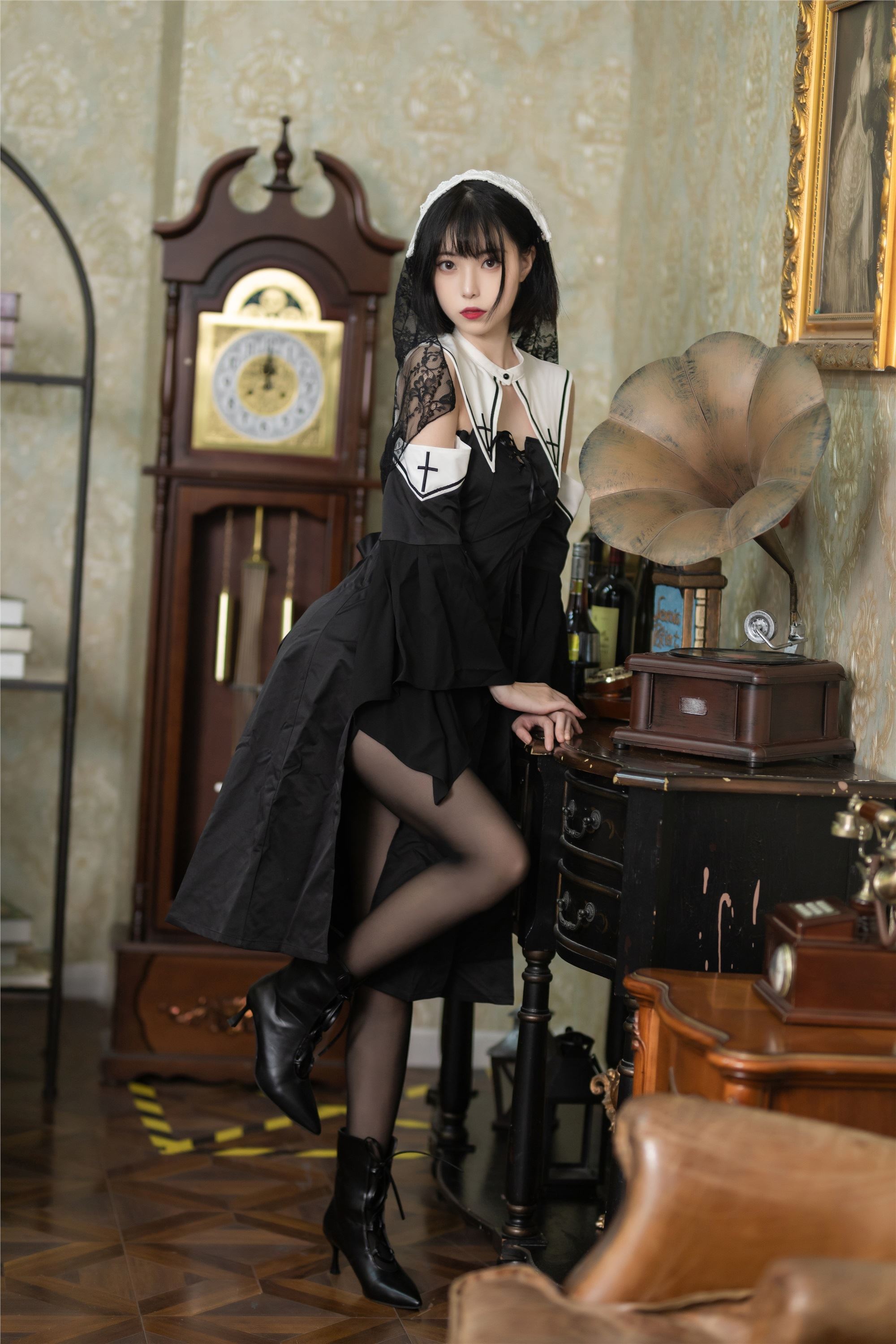 图片[5]-许岚LAN期-期N第016期暗黑修女-秀人网