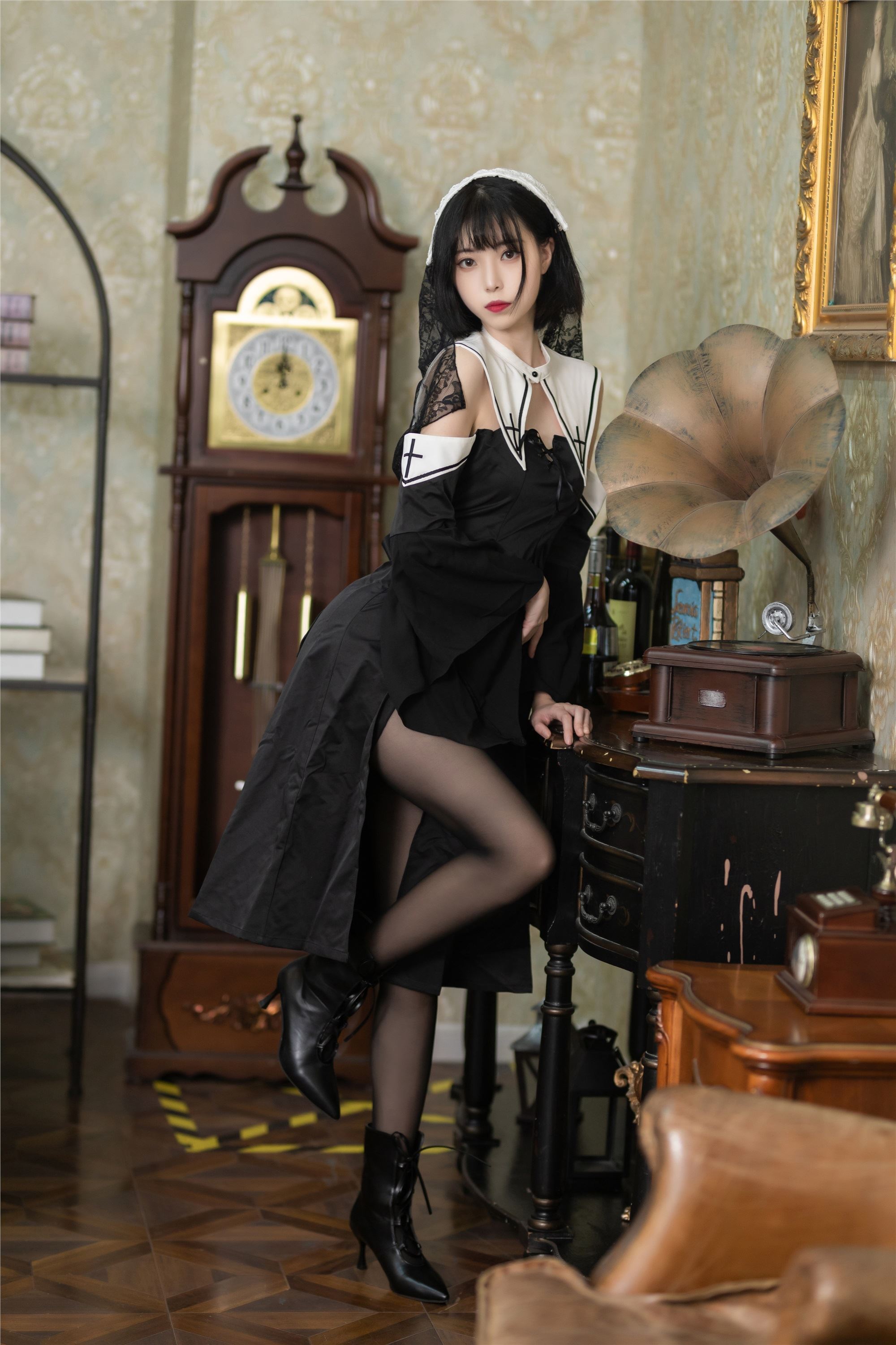 图片[6]-许岚LAN期-期N第016期暗黑修女-秀人网