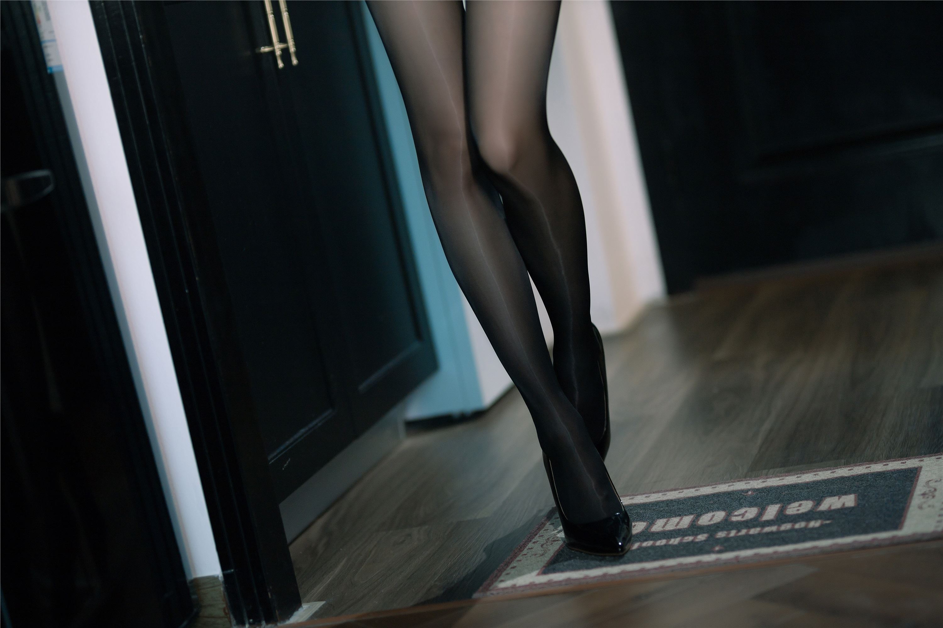 许岚LAN期–期N第018期黑丝西装-套图网