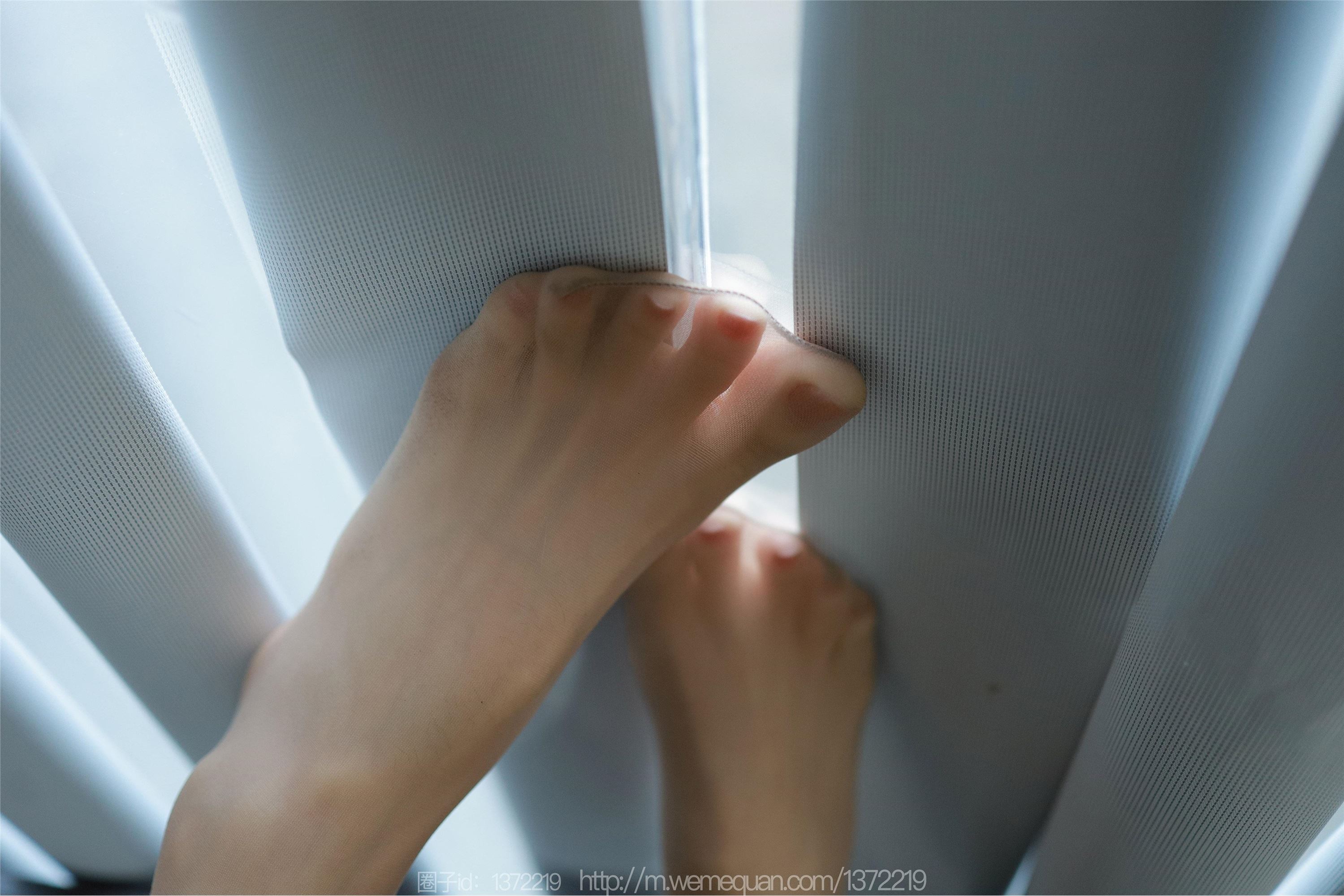 图片[23]-IESS异思趣向期期2023.04.08期丝享家期1415期团团《粉嫩长腿》-秀人网