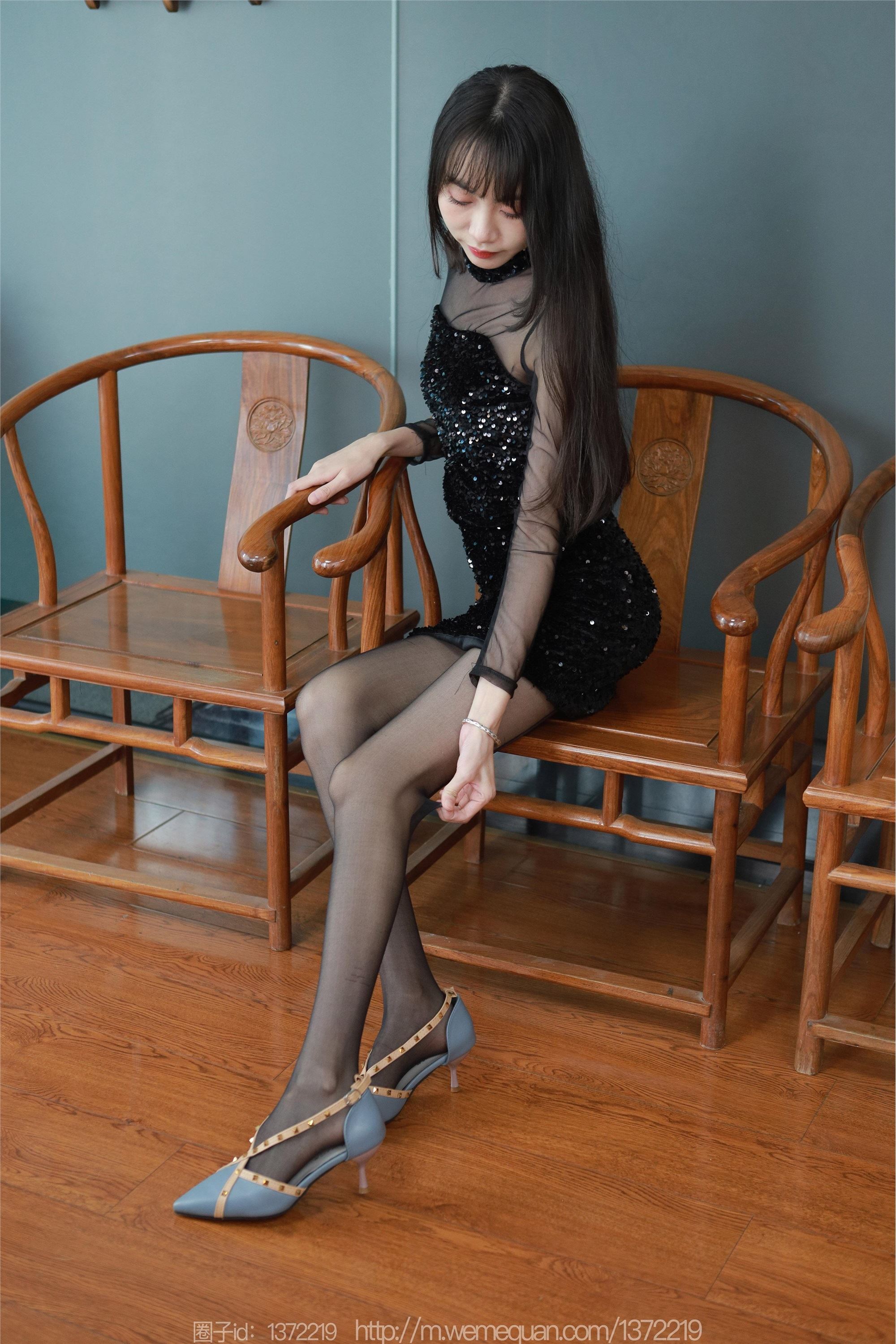 图片[31]-IESS异思趣向期期2023.04.12期丝享家期1419期团团《亮片嘿丝裙》-秀人网