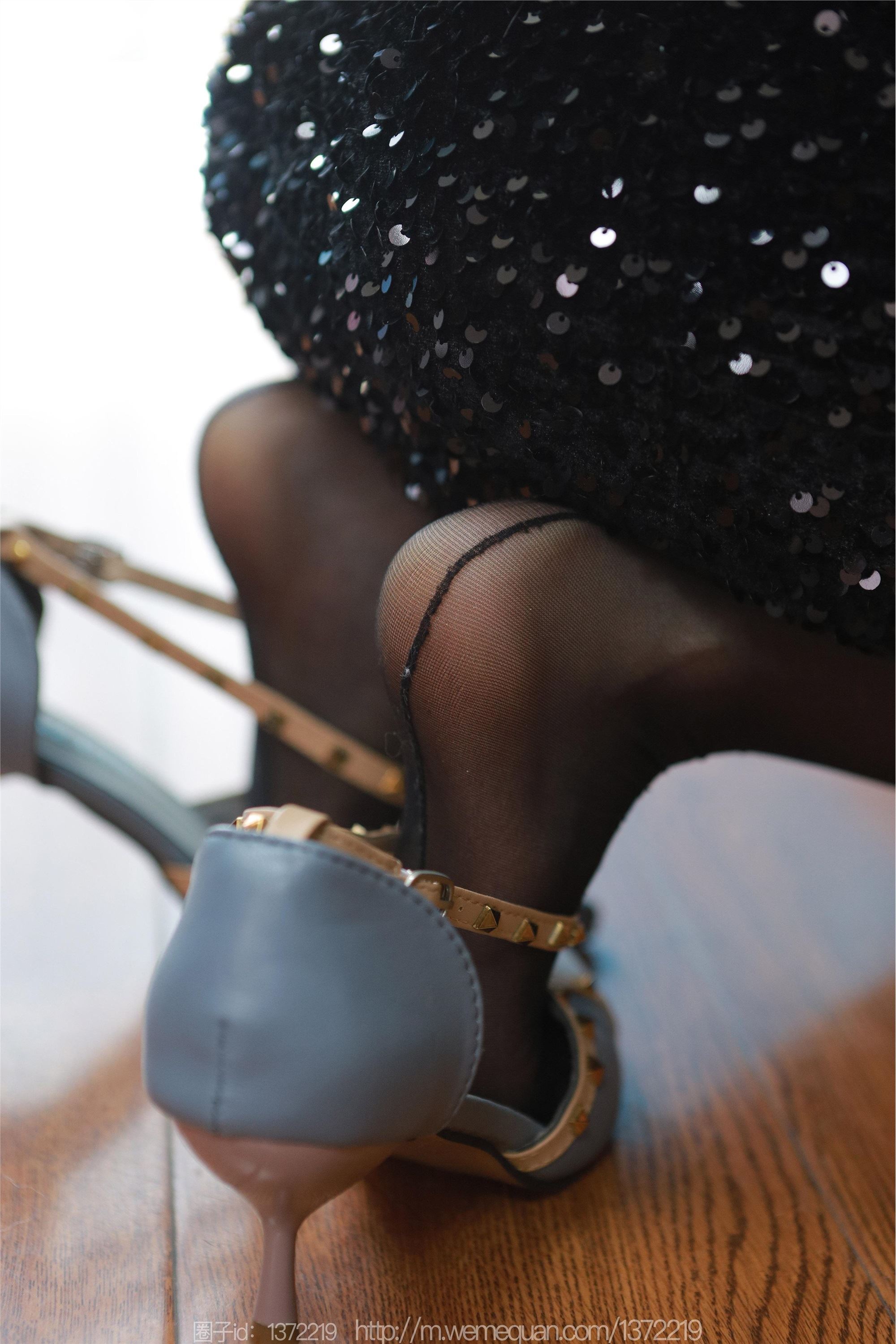 图片[50]-IESS异思趣向期期2023.04.12期丝享家期1419期团团《亮片嘿丝裙》-秀人网