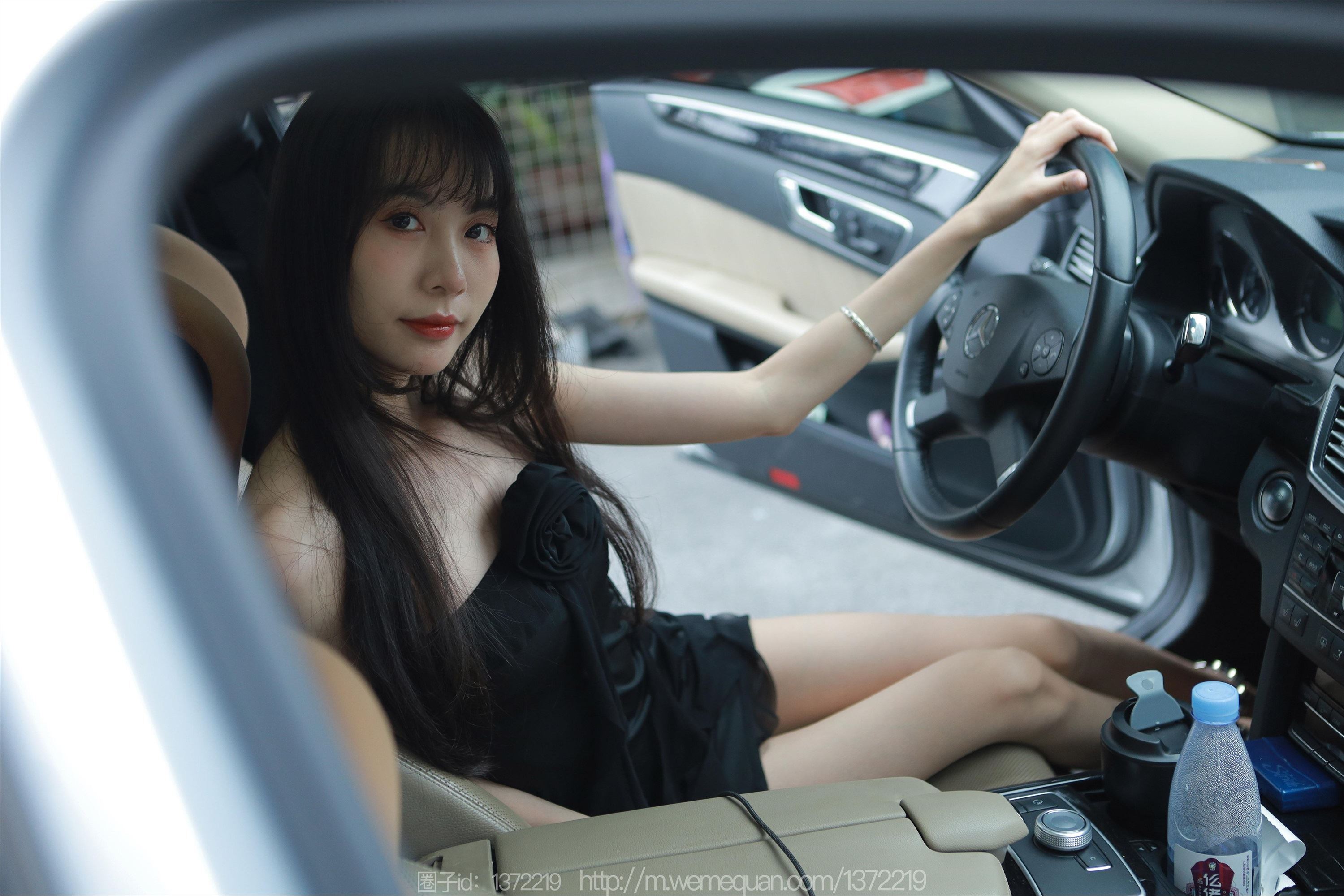 图片[21]-IESS异思趣向期期2023.04.16期丝享家期1423期团团《车里漫步》-秀人网