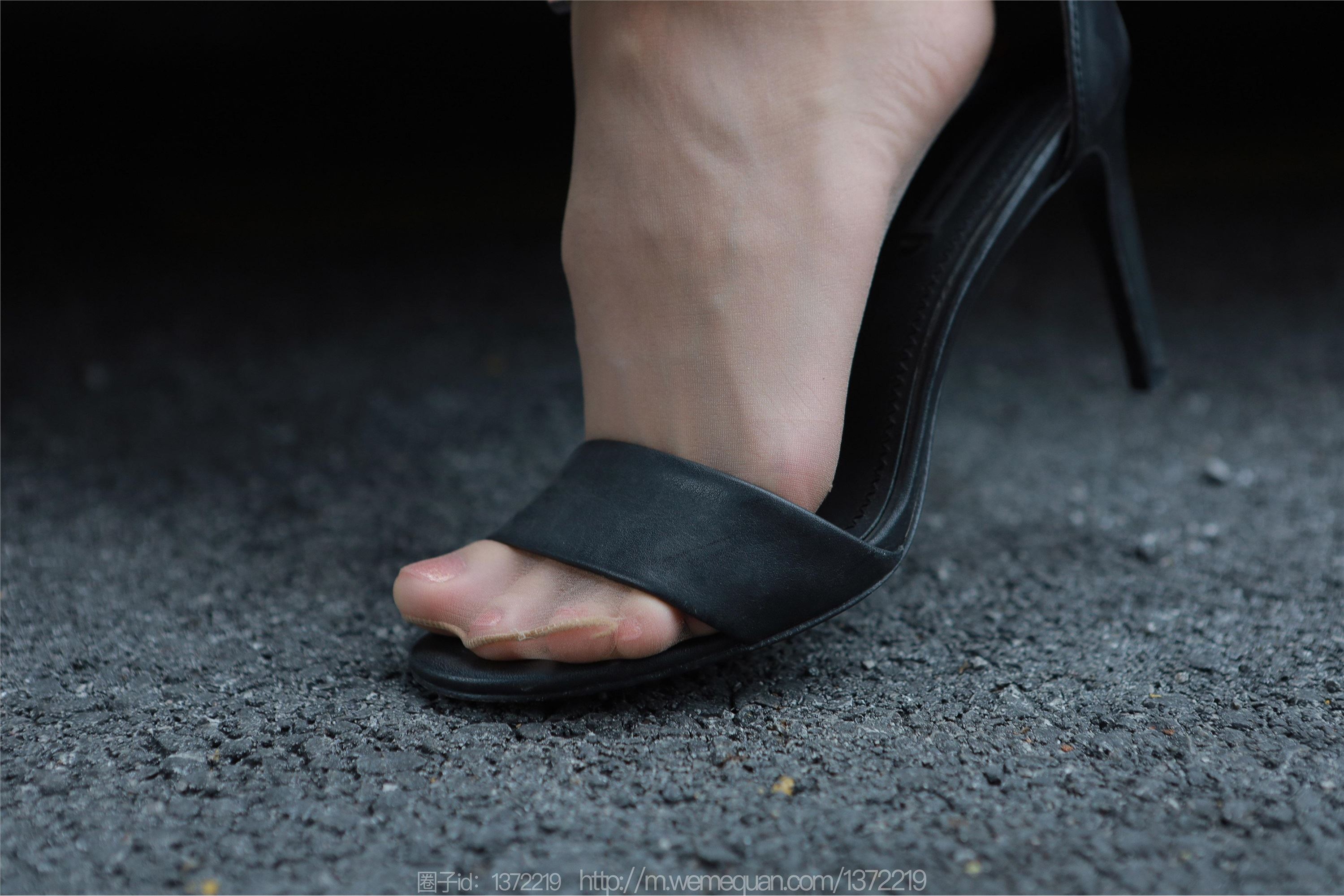 图片[3]-IESS异思趣向期期2023.04.16期丝享家期1423期团团《车里漫步》-秀人网