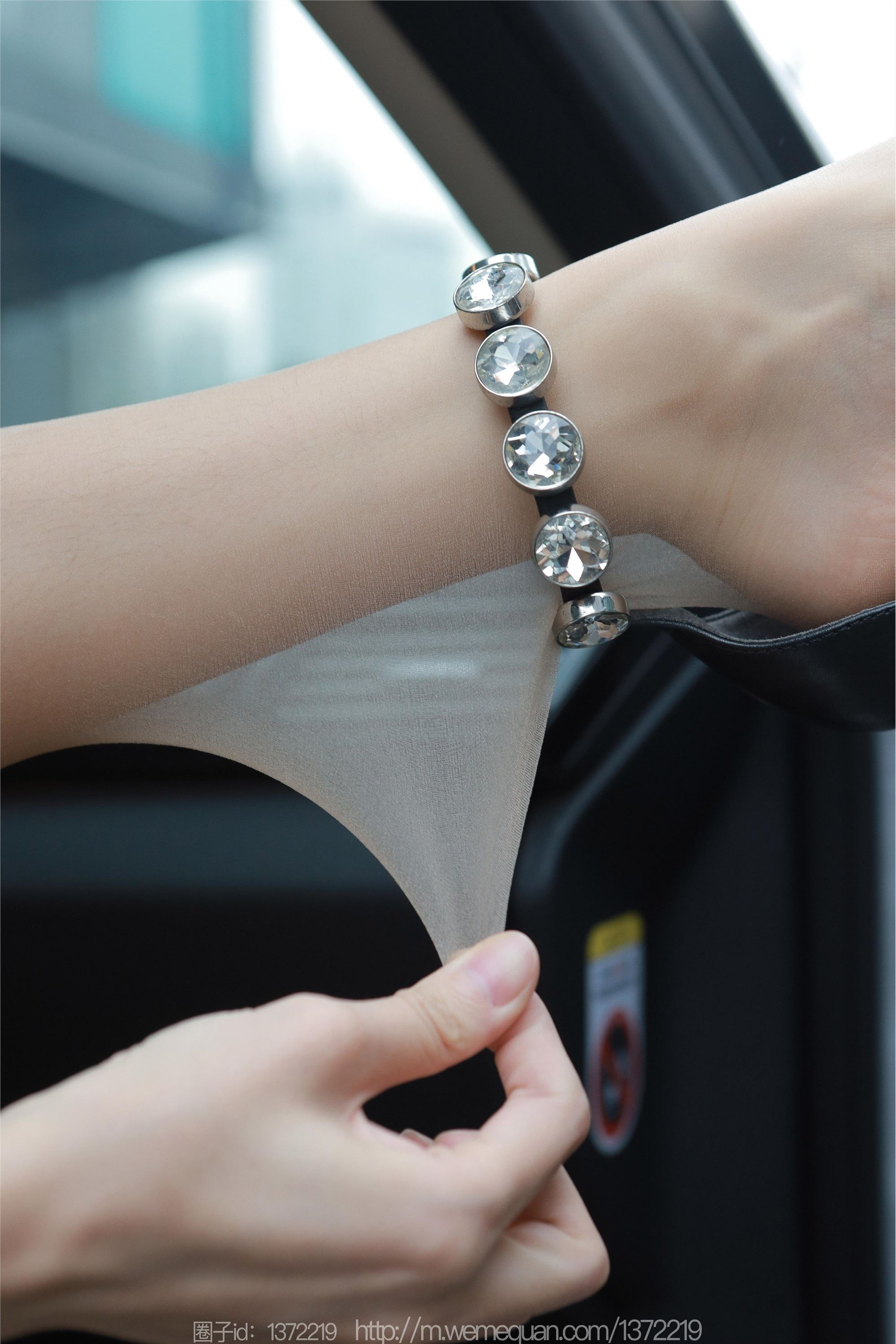 图片[35]-IESS异思趣向期期2023.04.16期丝享家期1423期团团《车里漫步》-秀人网