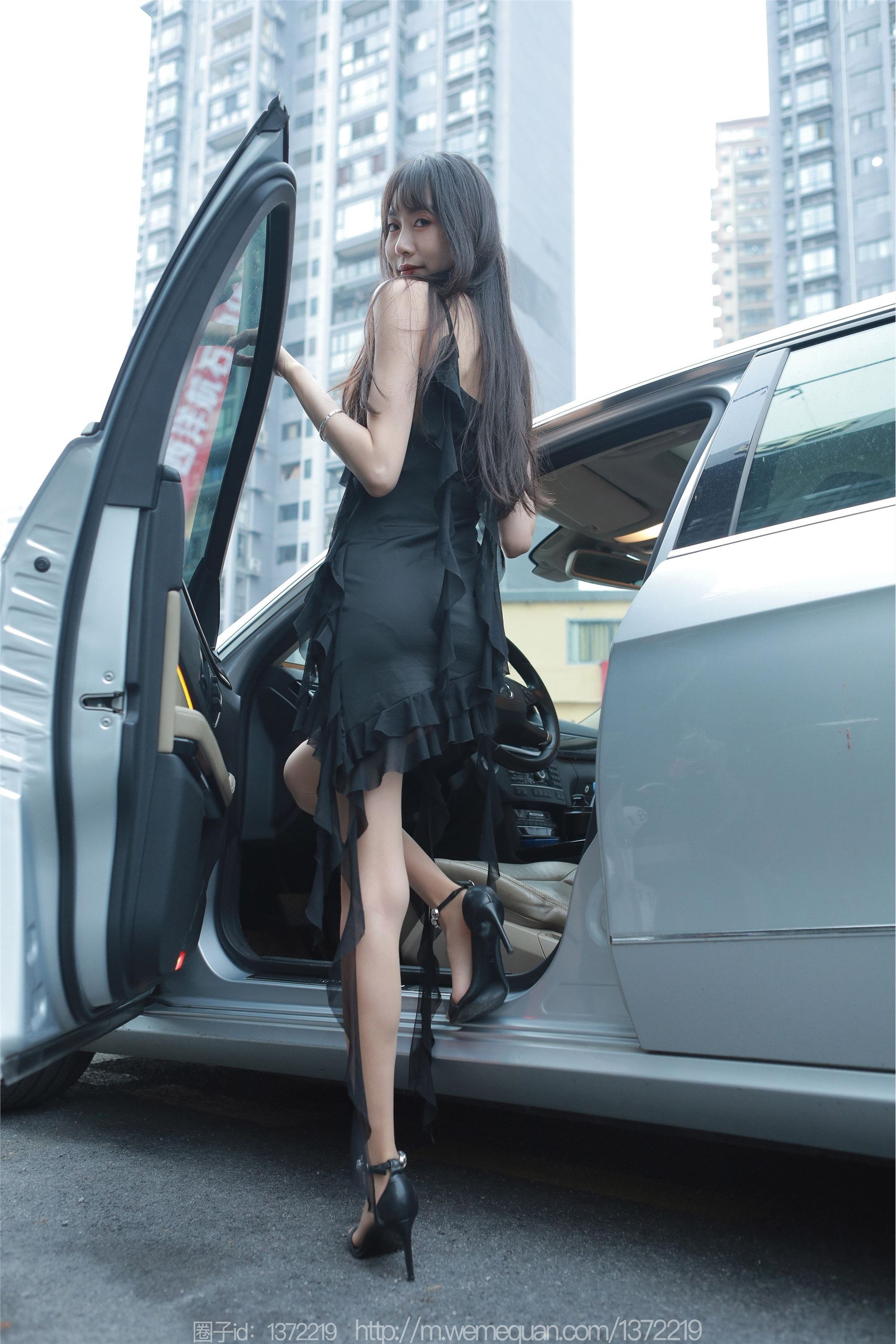 图片[41]-IESS异思趣向期期2023.04.16期丝享家期1423期团团《车里漫步》-秀人网