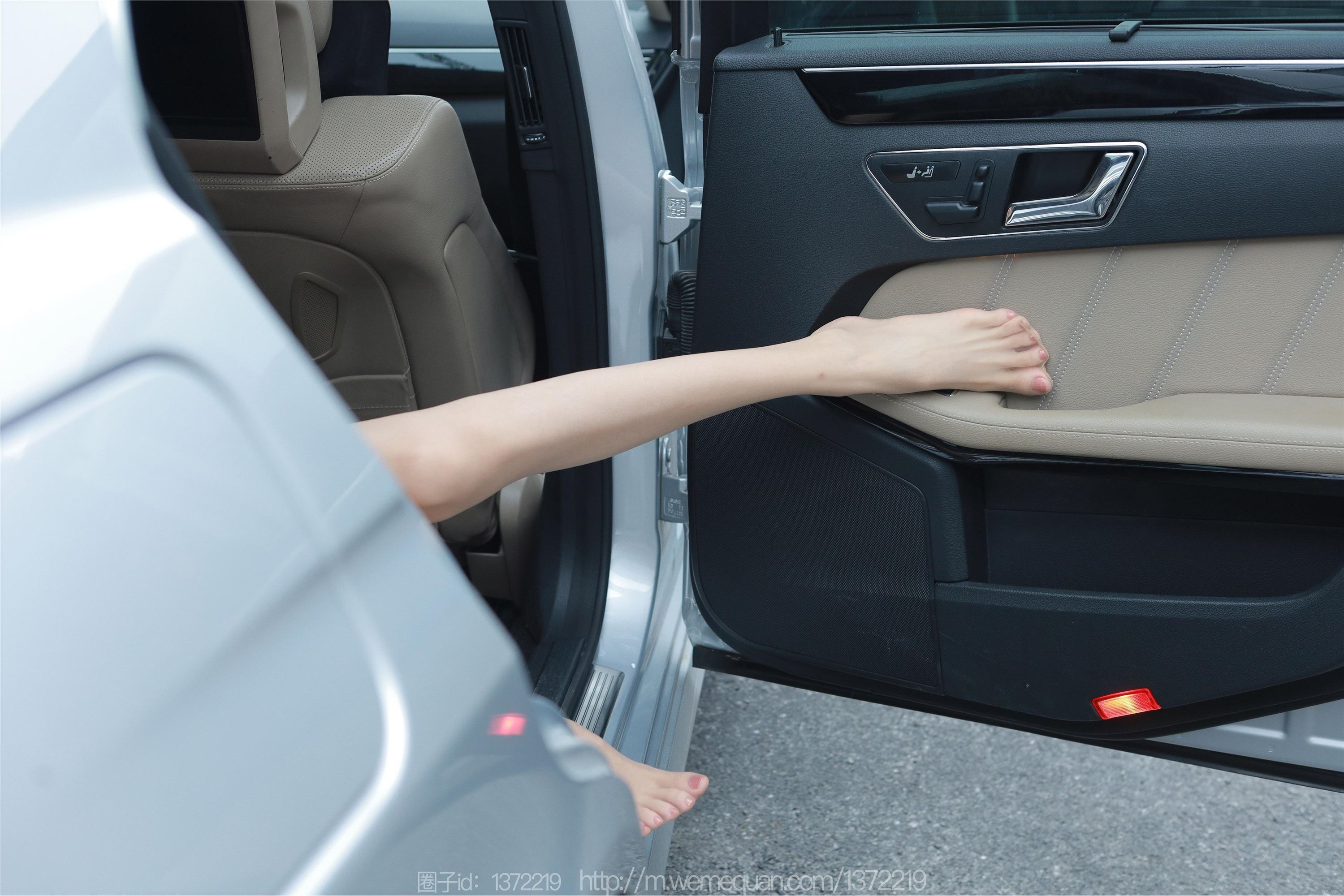 图片[66]-IESS异思趣向期期2023.04.16期丝享家期1423期团团《车里漫步》-秀人网