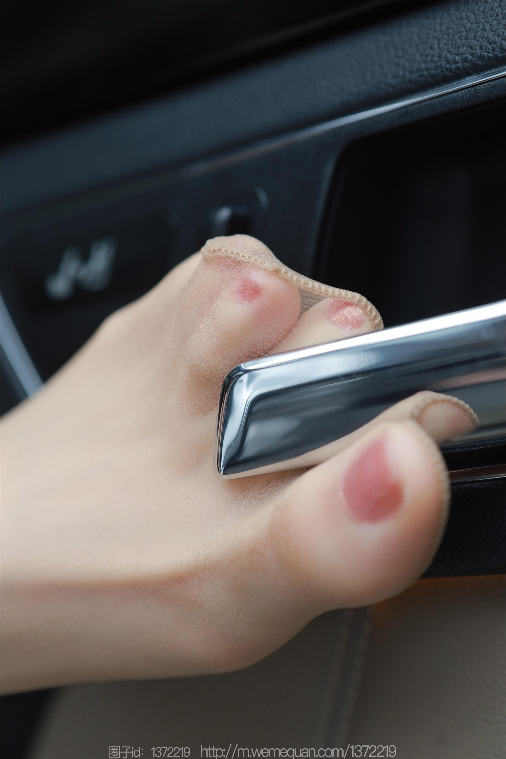 图片[71]-IESS异思趣向期期2023.04.16期丝享家期1423期团团《车里漫步》-秀人网