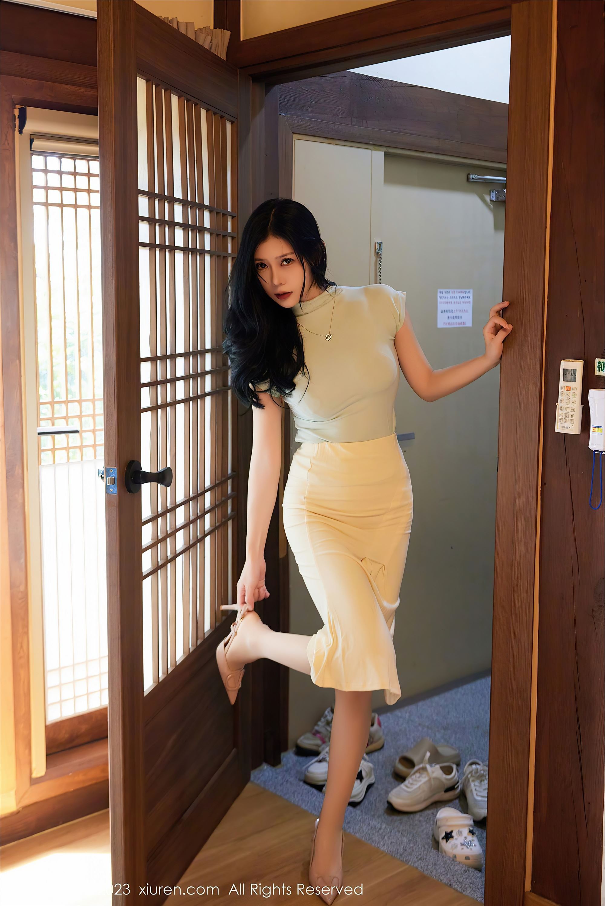 图片[2]-Xiuren秀人网期2023.10.19期N第7531期尹甜甜-套图网