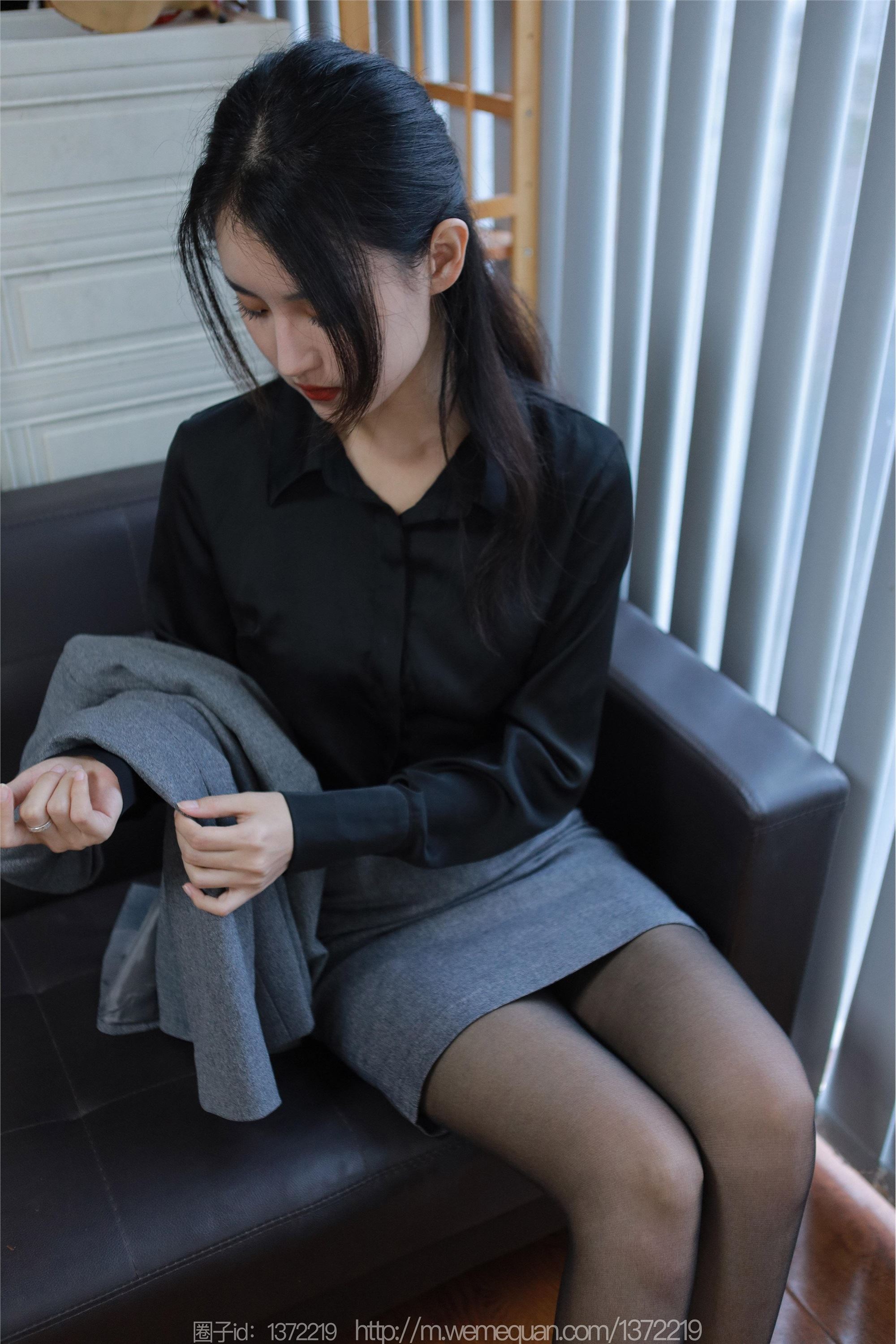图片[4]-IESS异思趣向期期2023.05.12期丝享家期1449期小宝《灰裙OL》-秀人网