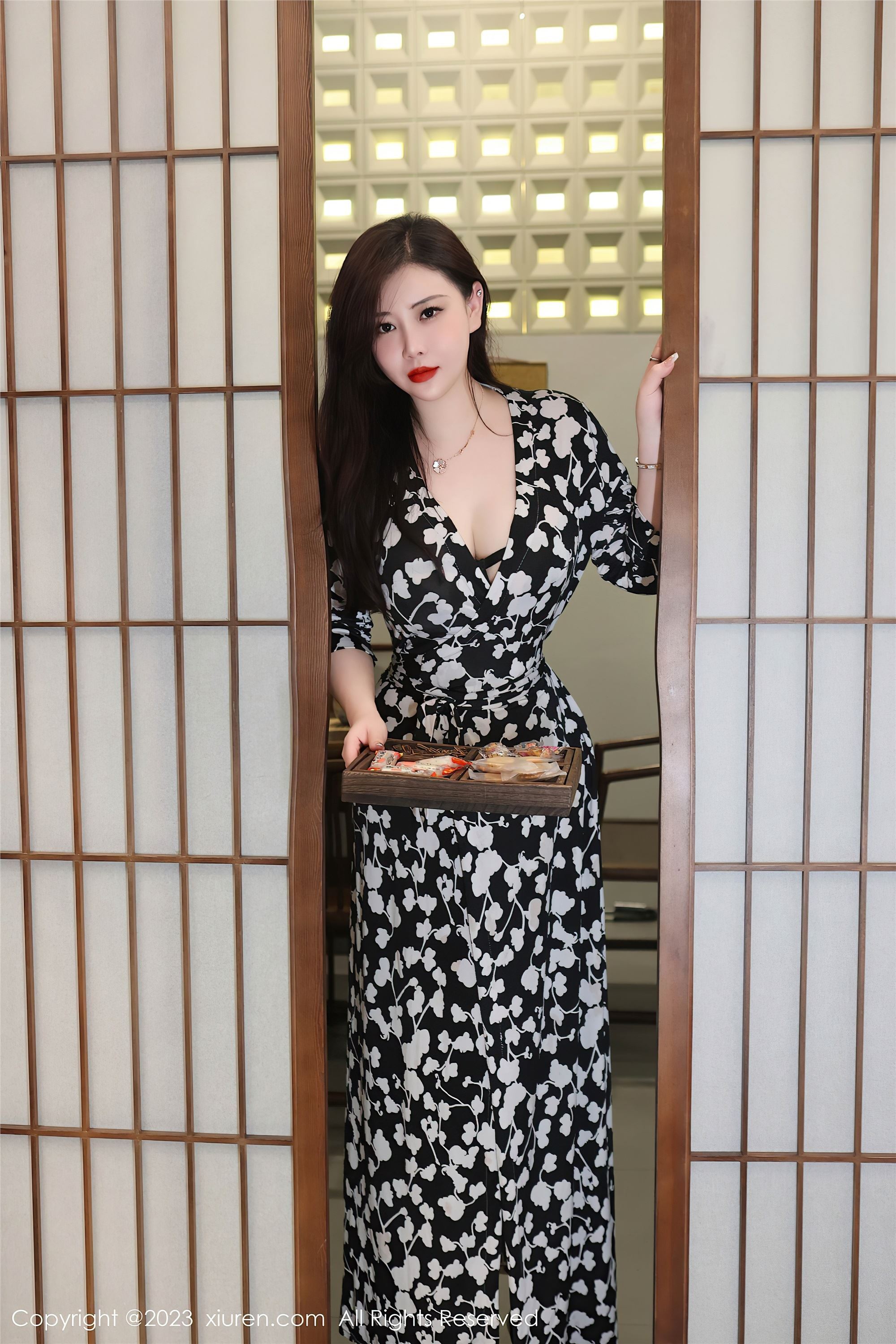 图片[2]-Xiuren秀人网期2023.10.23期N第7548期王婉悠Queen-秀人网