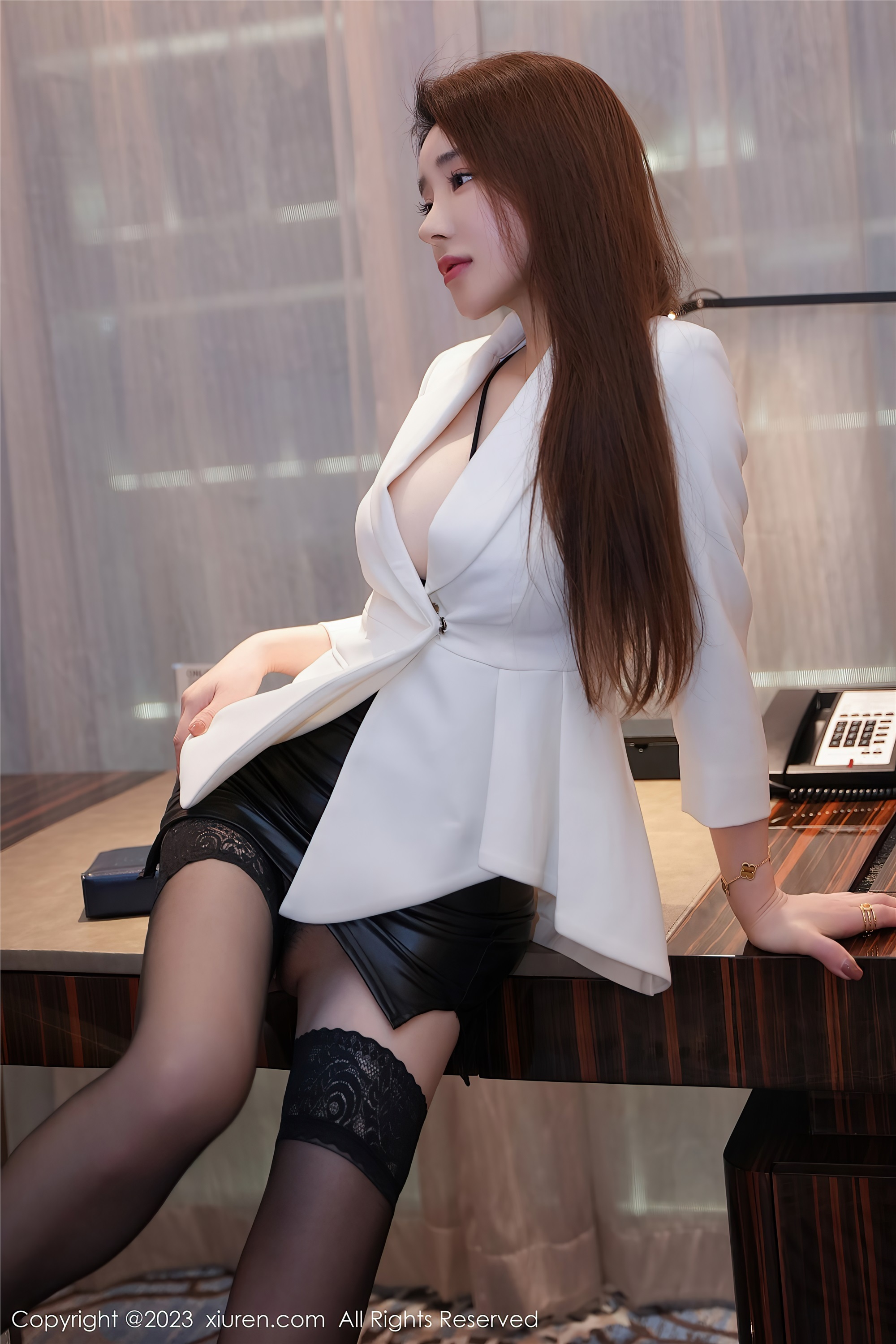 图片[2]-Xiuren秀人网期2023.11.21期N第7693期雨儿baby-套图网