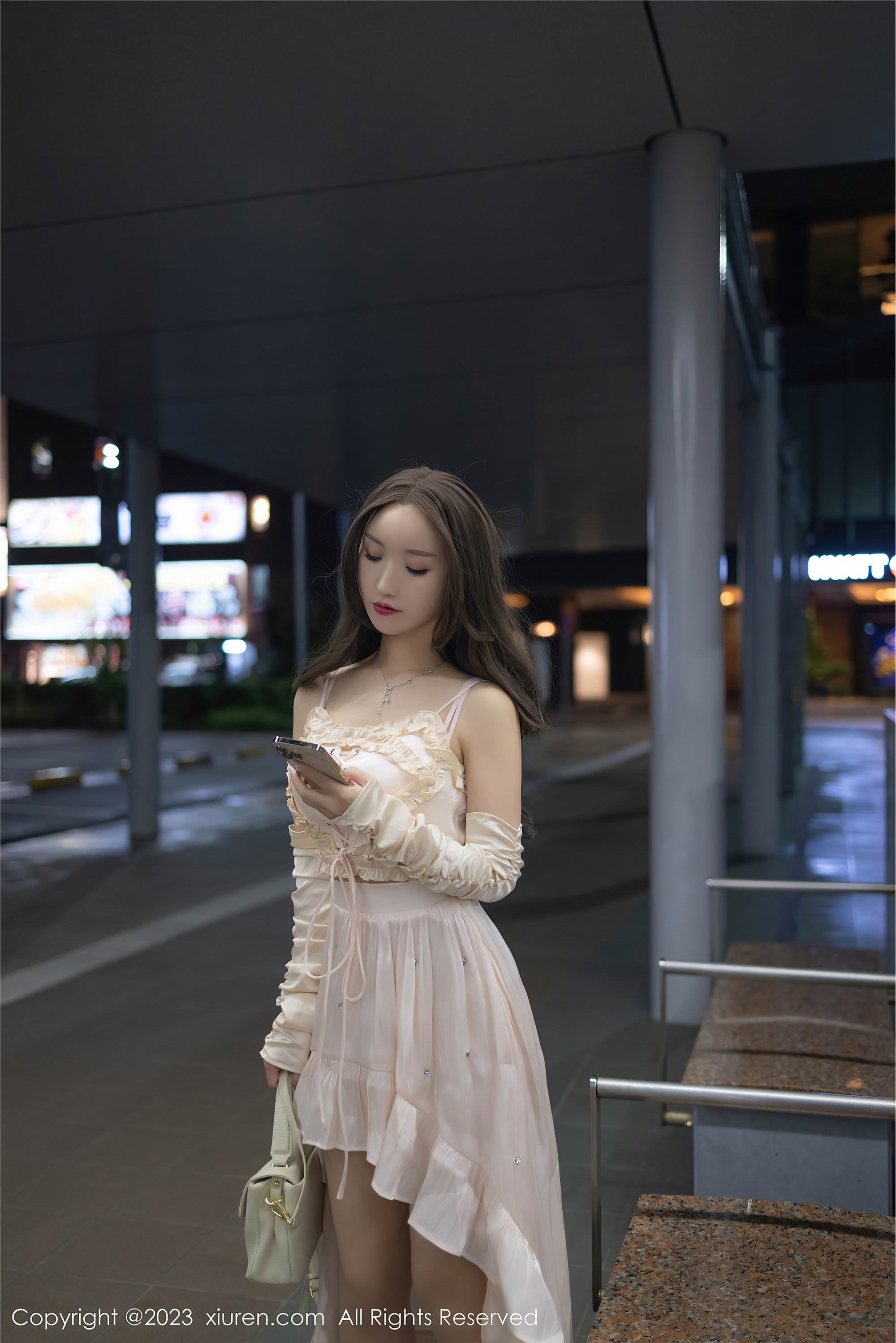 图片[2]-Xiuren秀人网期2023.11.22期N第7702期杏子Yada-套图网