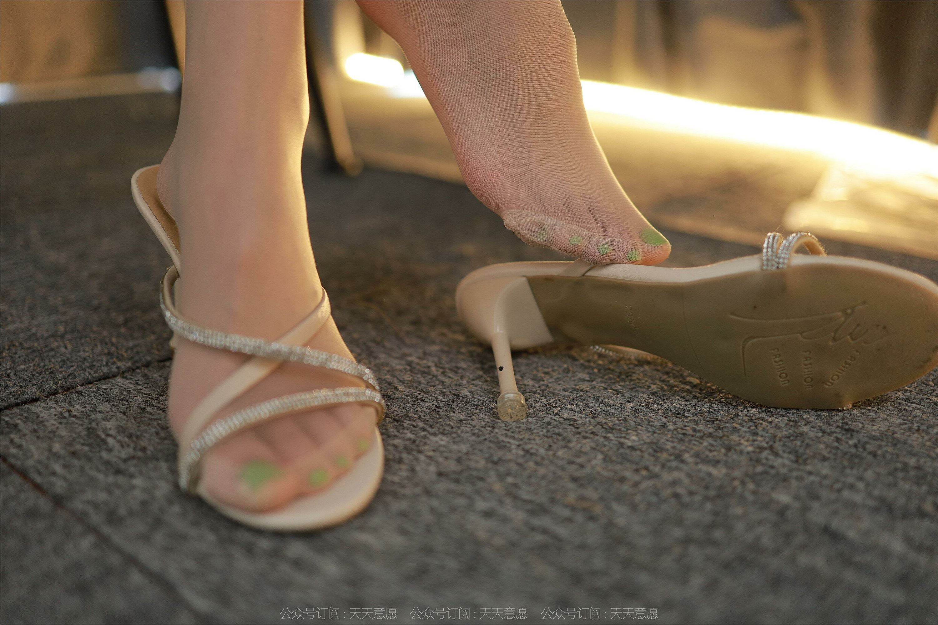 图片[2]-IESS异思趣向期期2022.08.12期丝享家期1175：团团《甜辣女孩》-秀人网